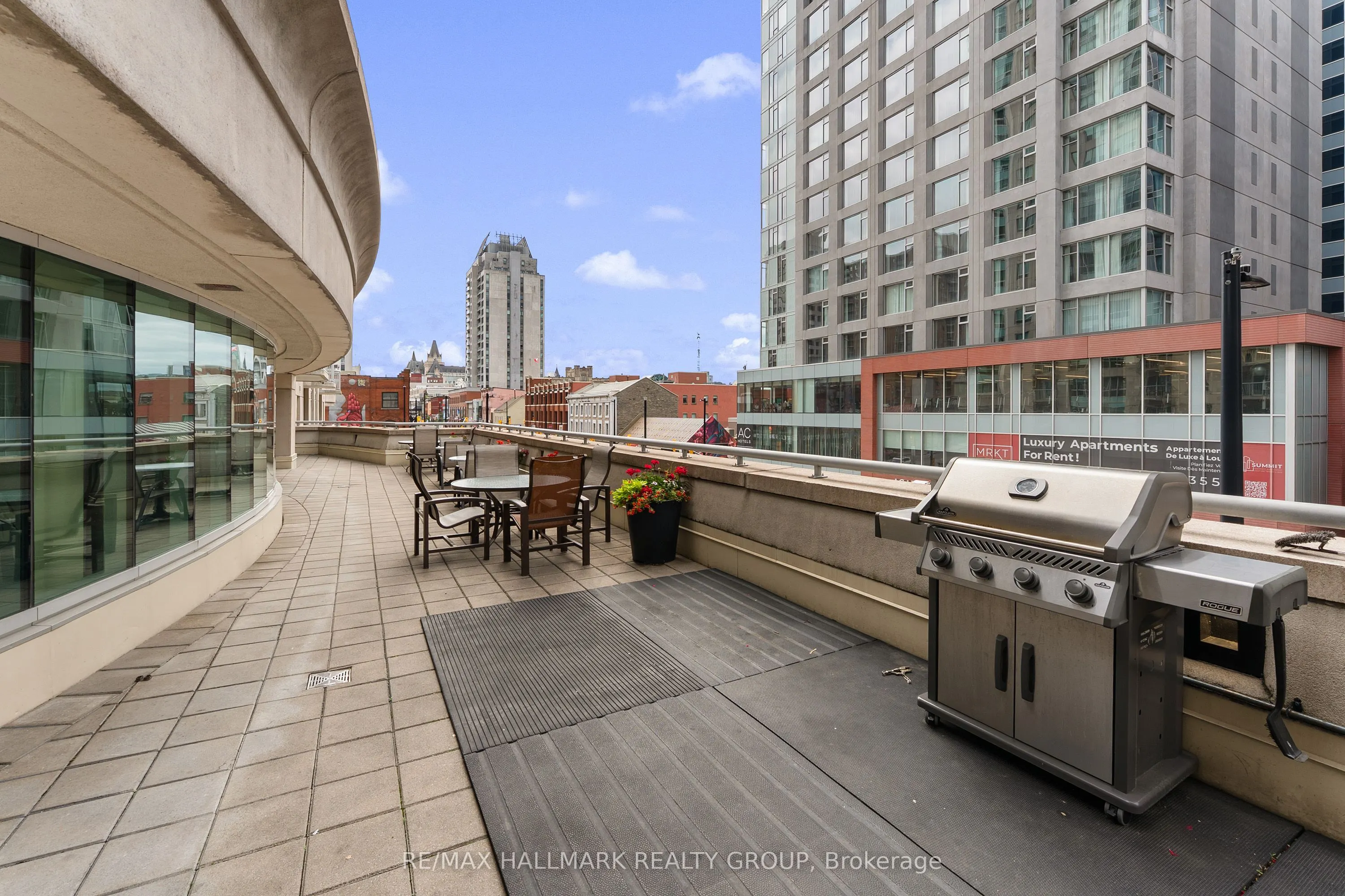 200 Rideau Street #1702