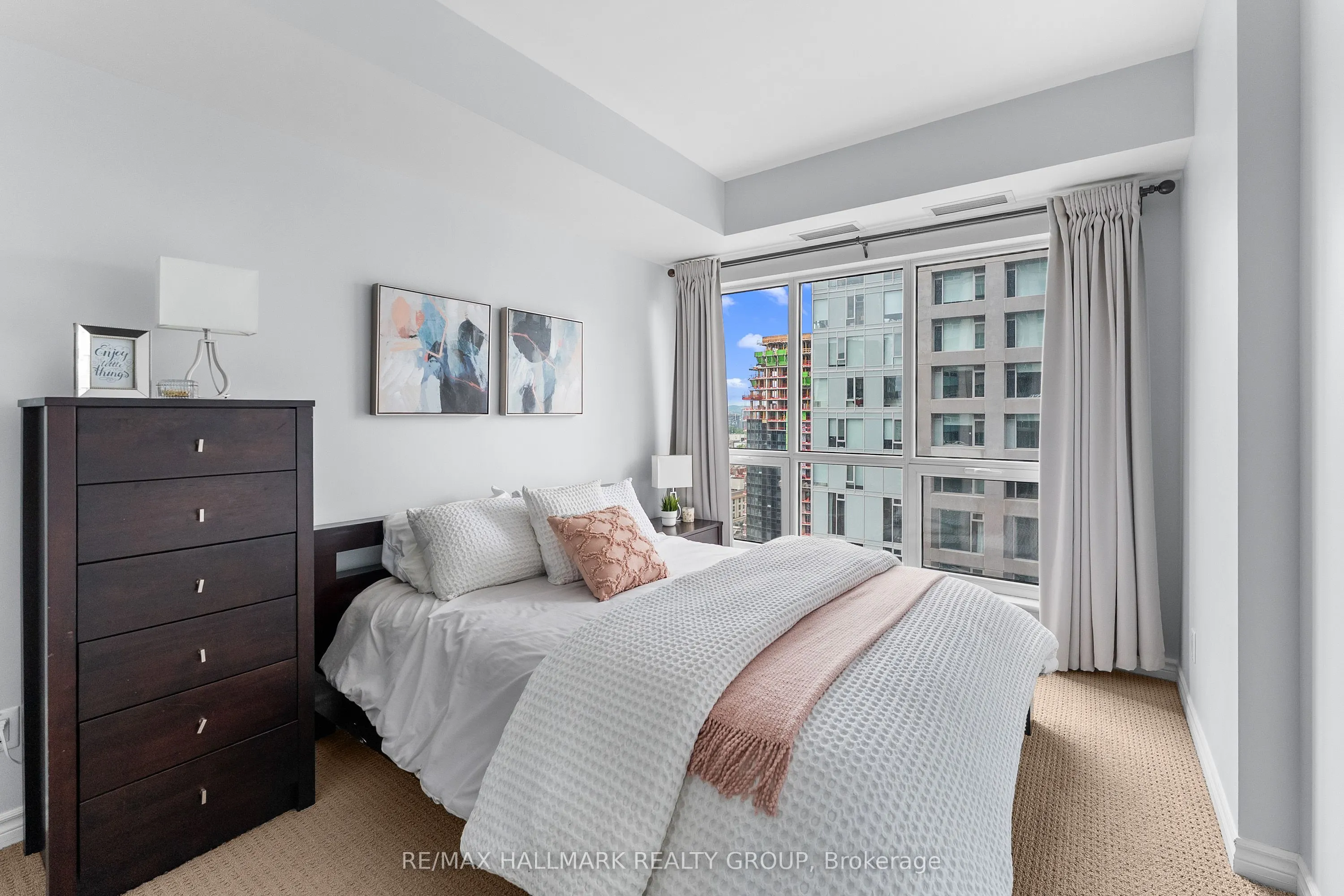 200 Rideau Street #1702