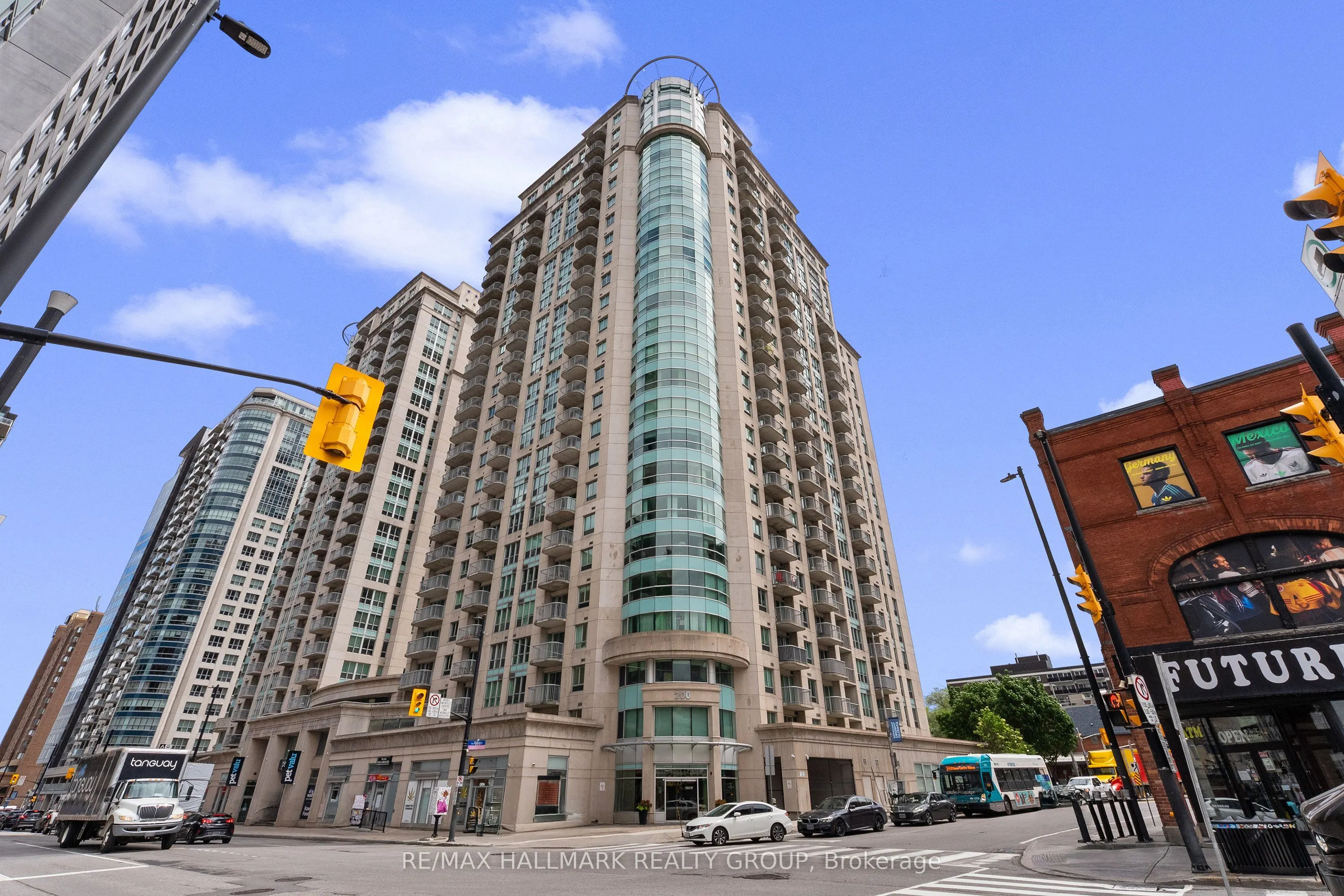 200 Rideau Street #1702