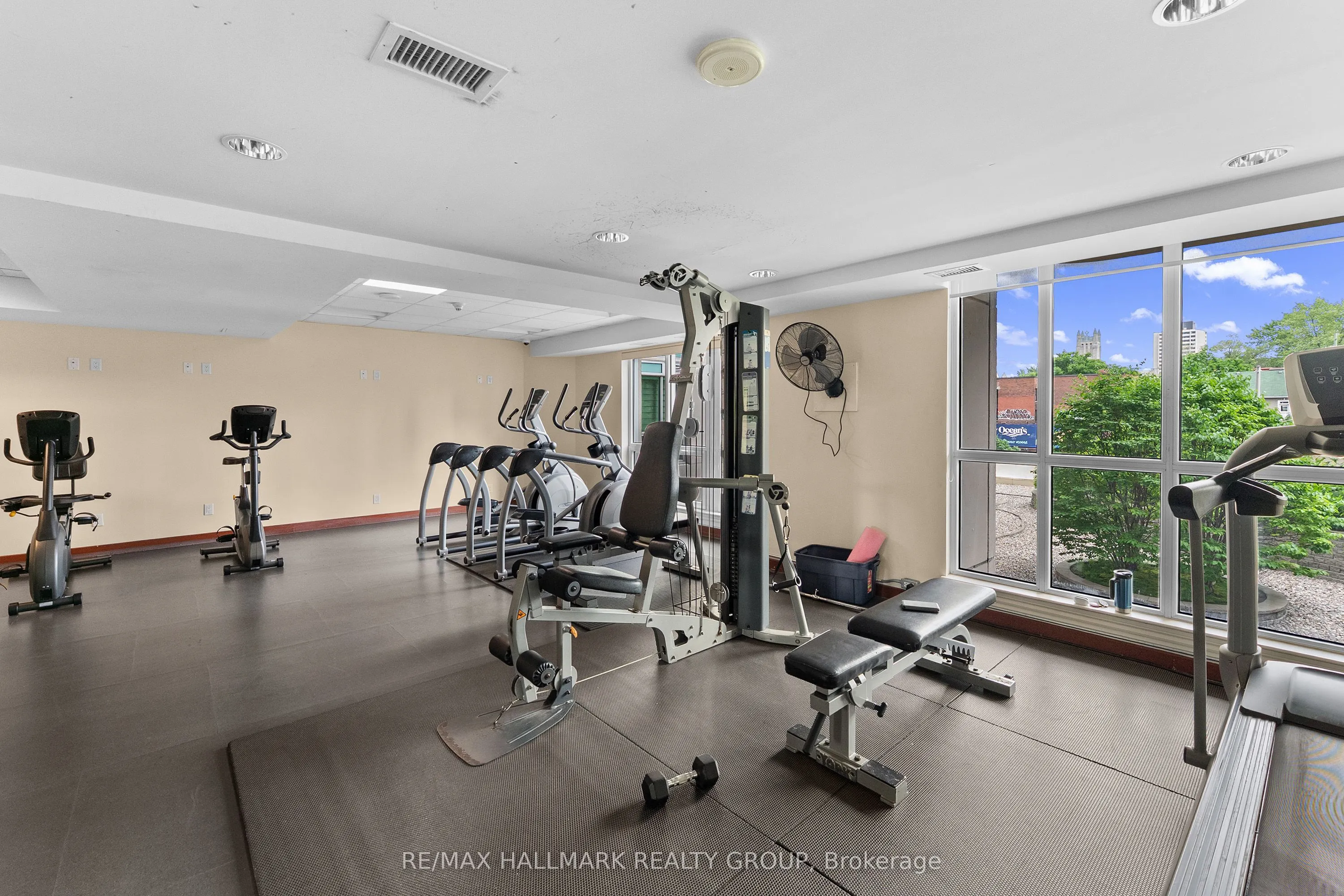 200 Rideau Street #1702