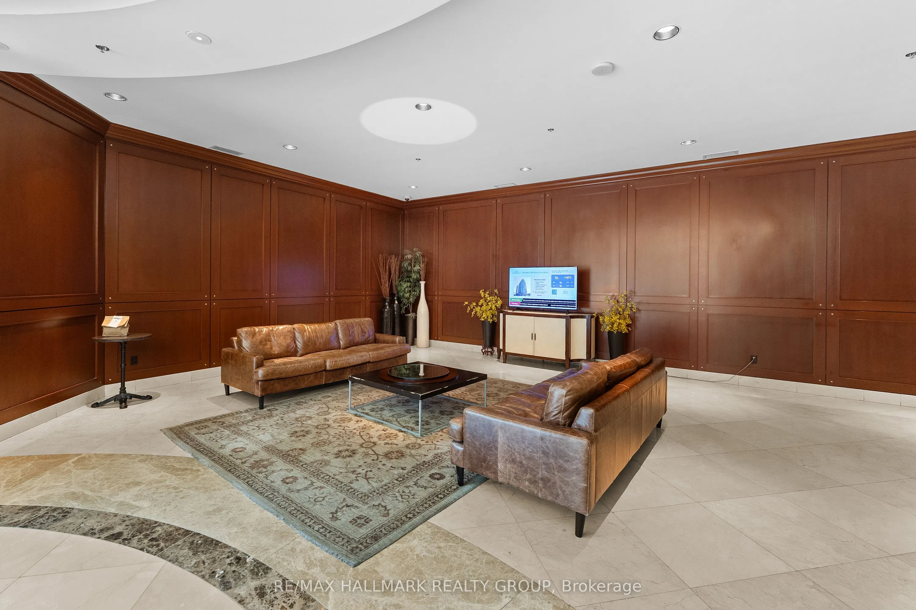 200 Rideau Street #1702