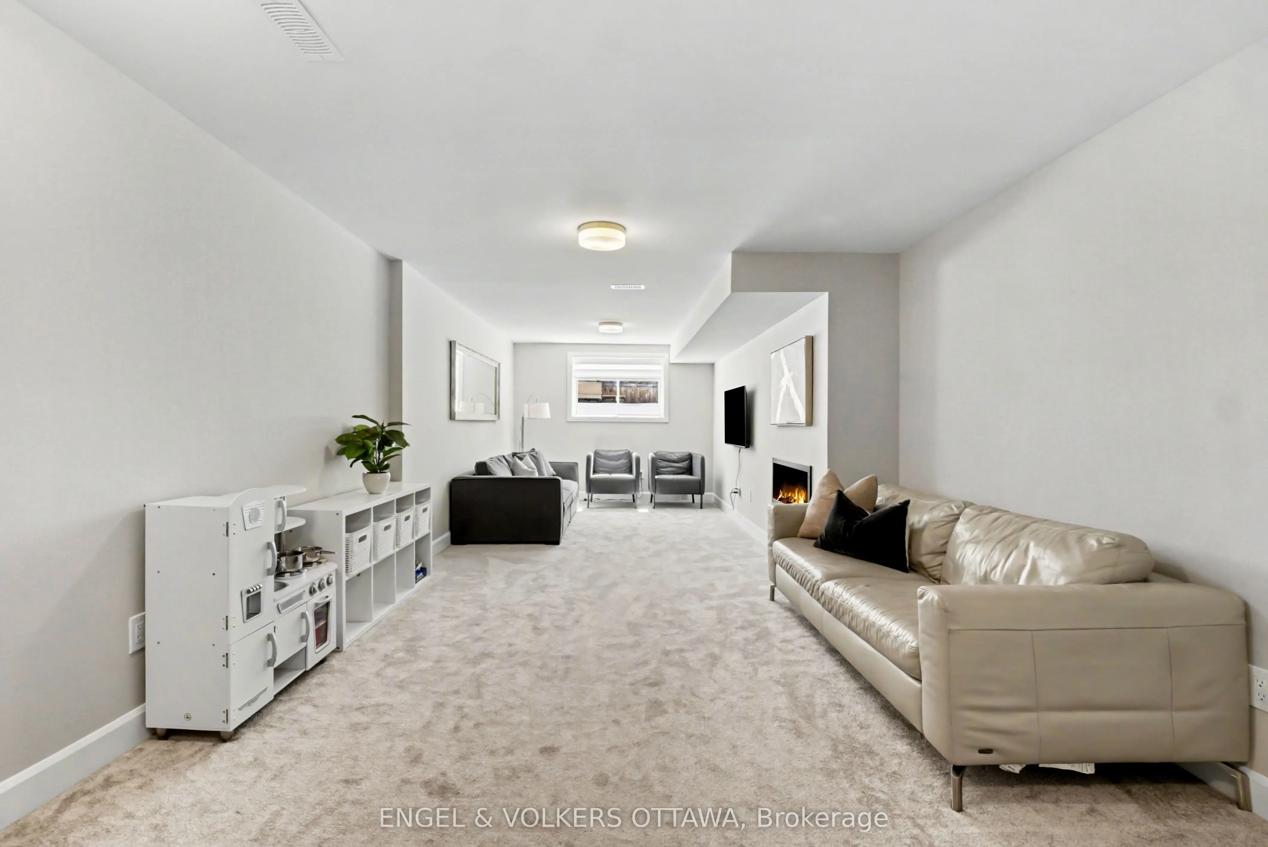 57 Mandevilla Crescent