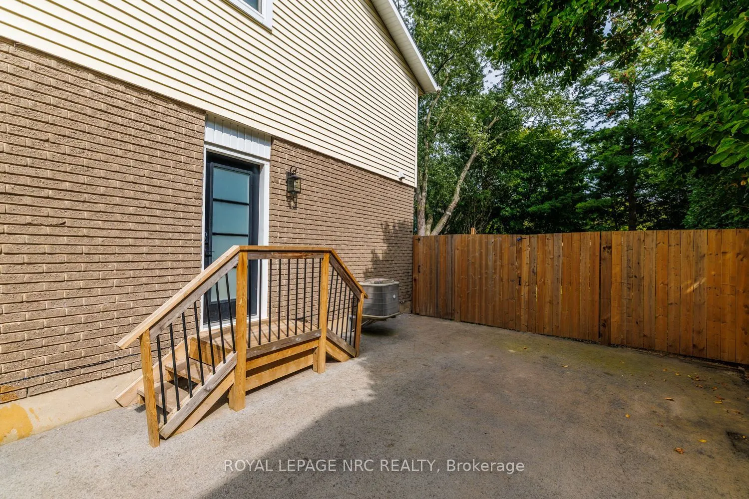 46 GRAYSTONE Crescent