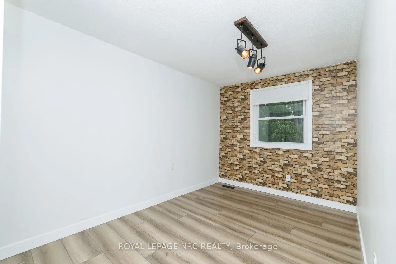 46 GRAYSTONE Crescent