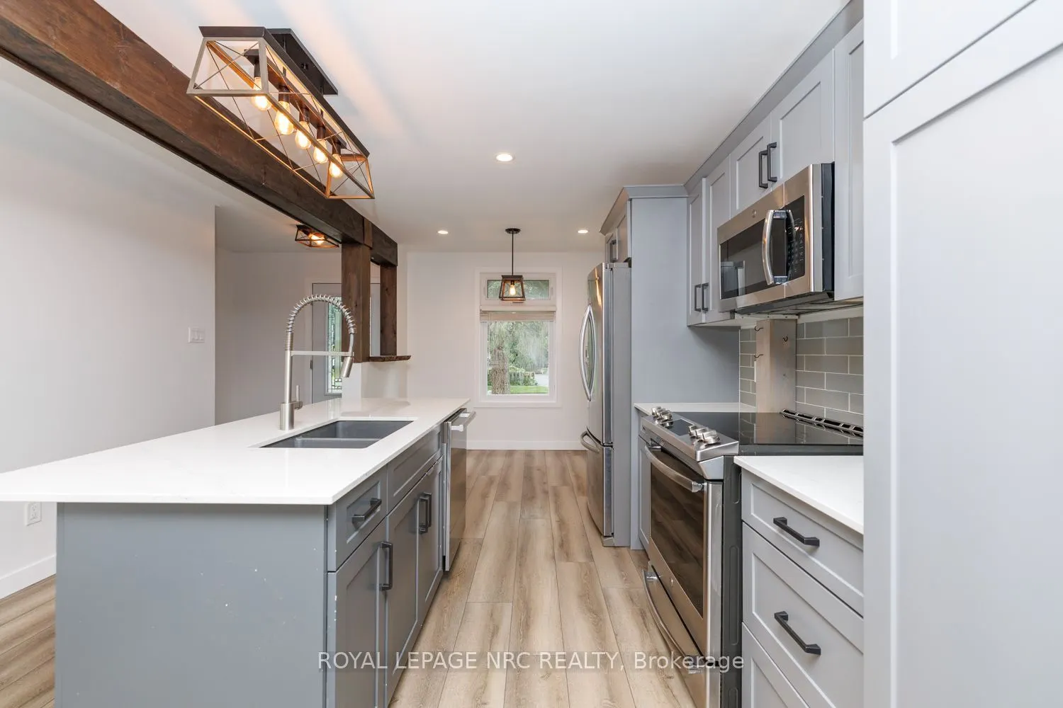 46 GRAYSTONE Crescent