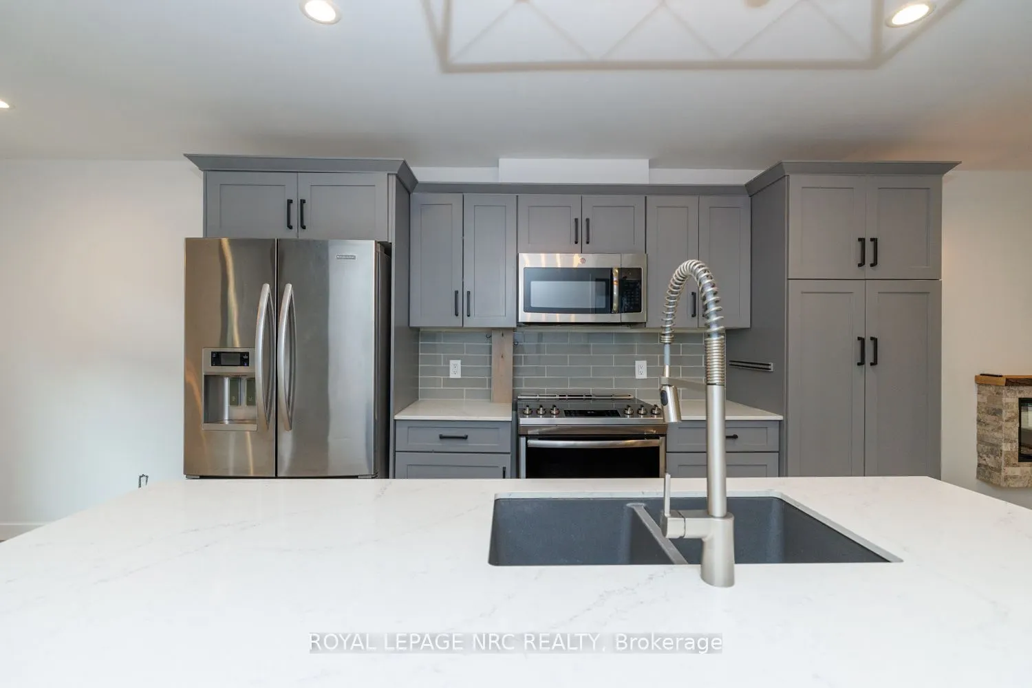 46 GRAYSTONE Crescent
