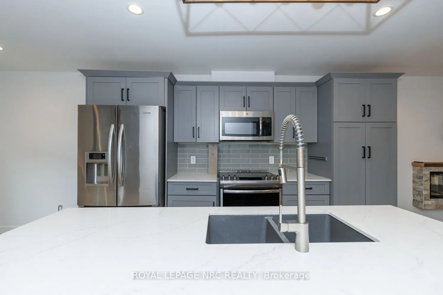 46 GRAYSTONE Crescent