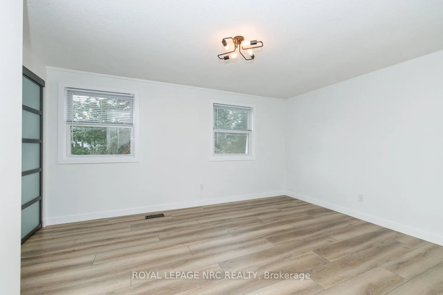 46 GRAYSTONE Crescent
