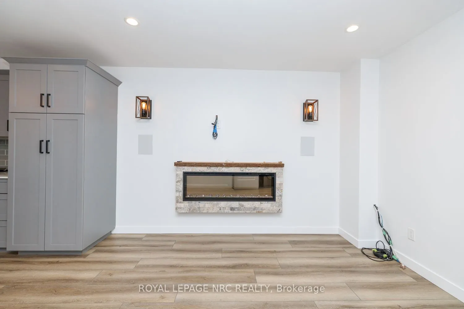 46 GRAYSTONE Crescent
