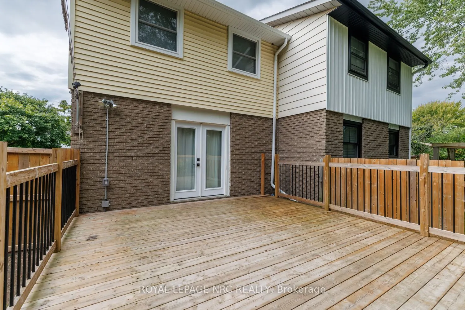 46 GRAYSTONE Crescent