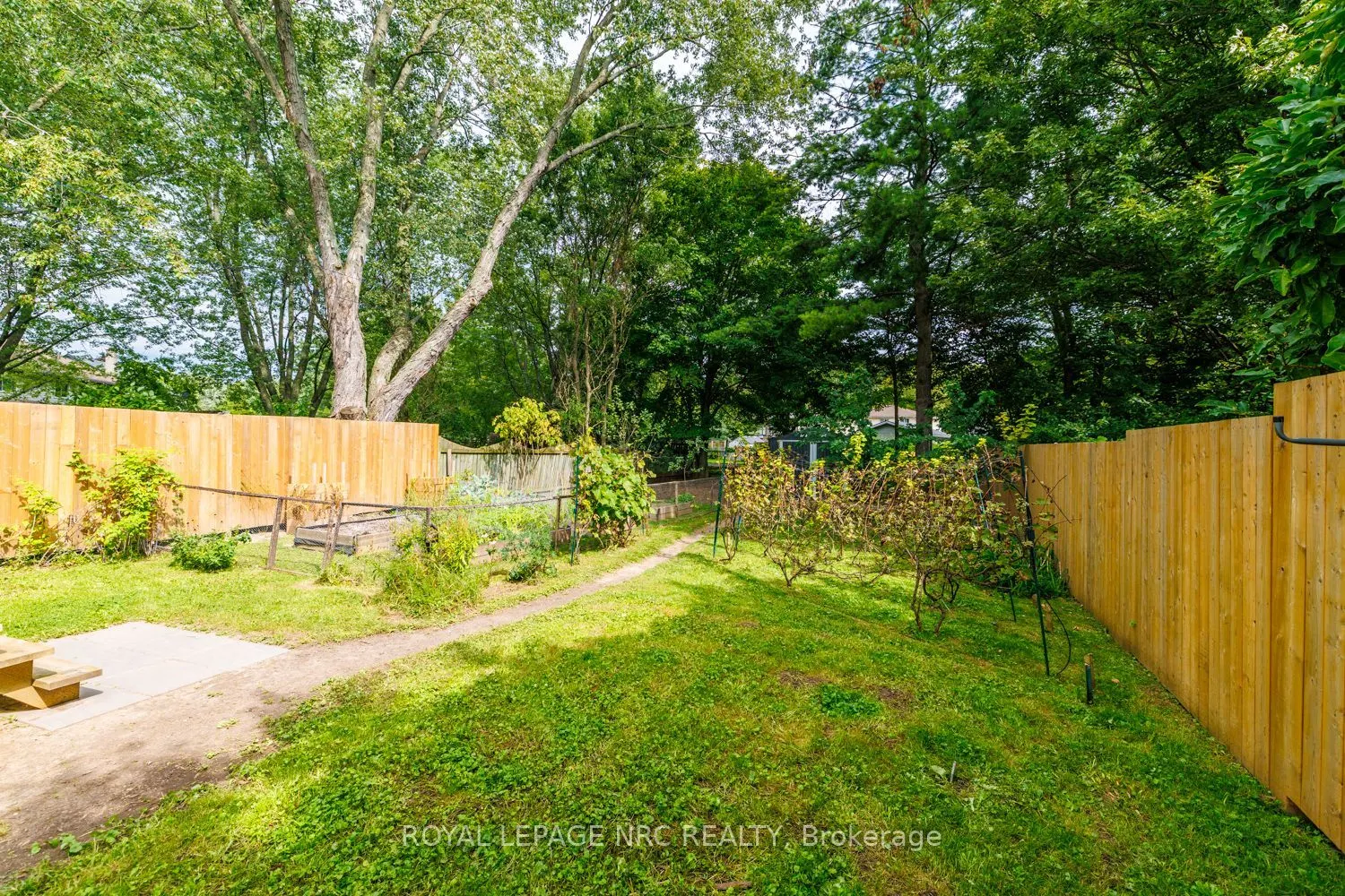 46 GRAYSTONE Crescent