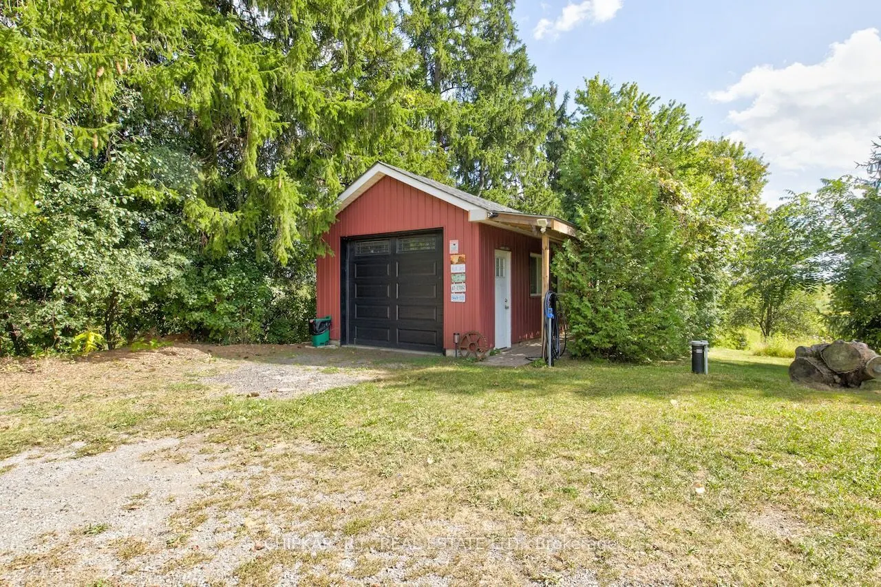 516 Governor's Road E