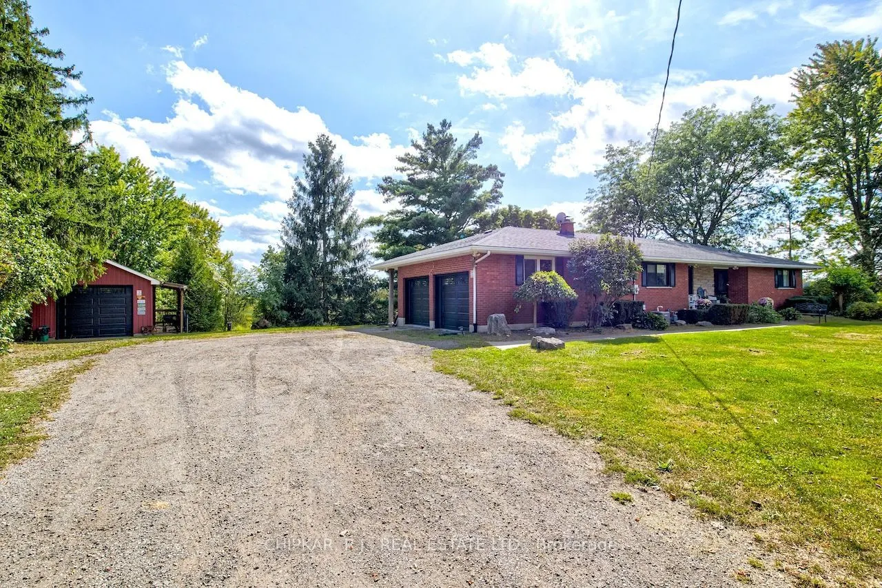 516 Governor's Road E