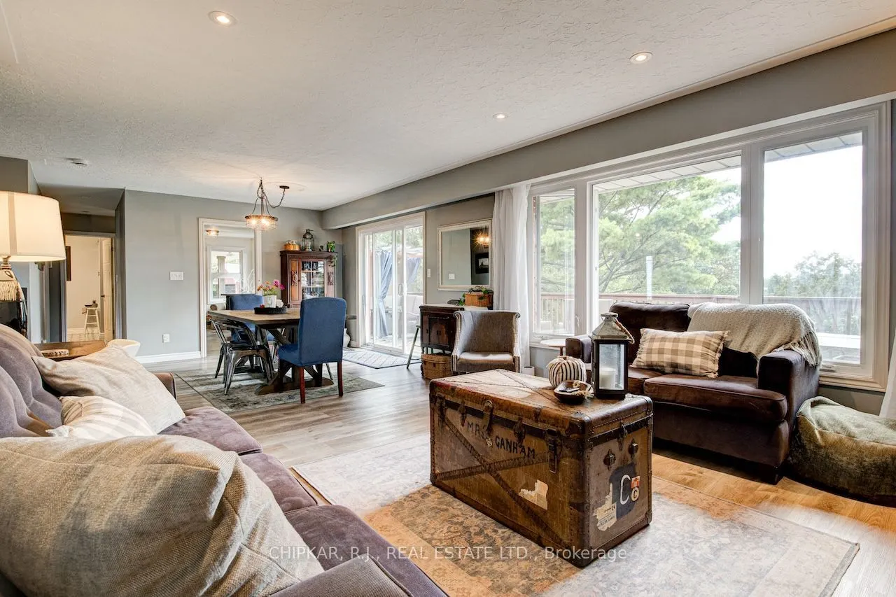 516 Governor's Road E