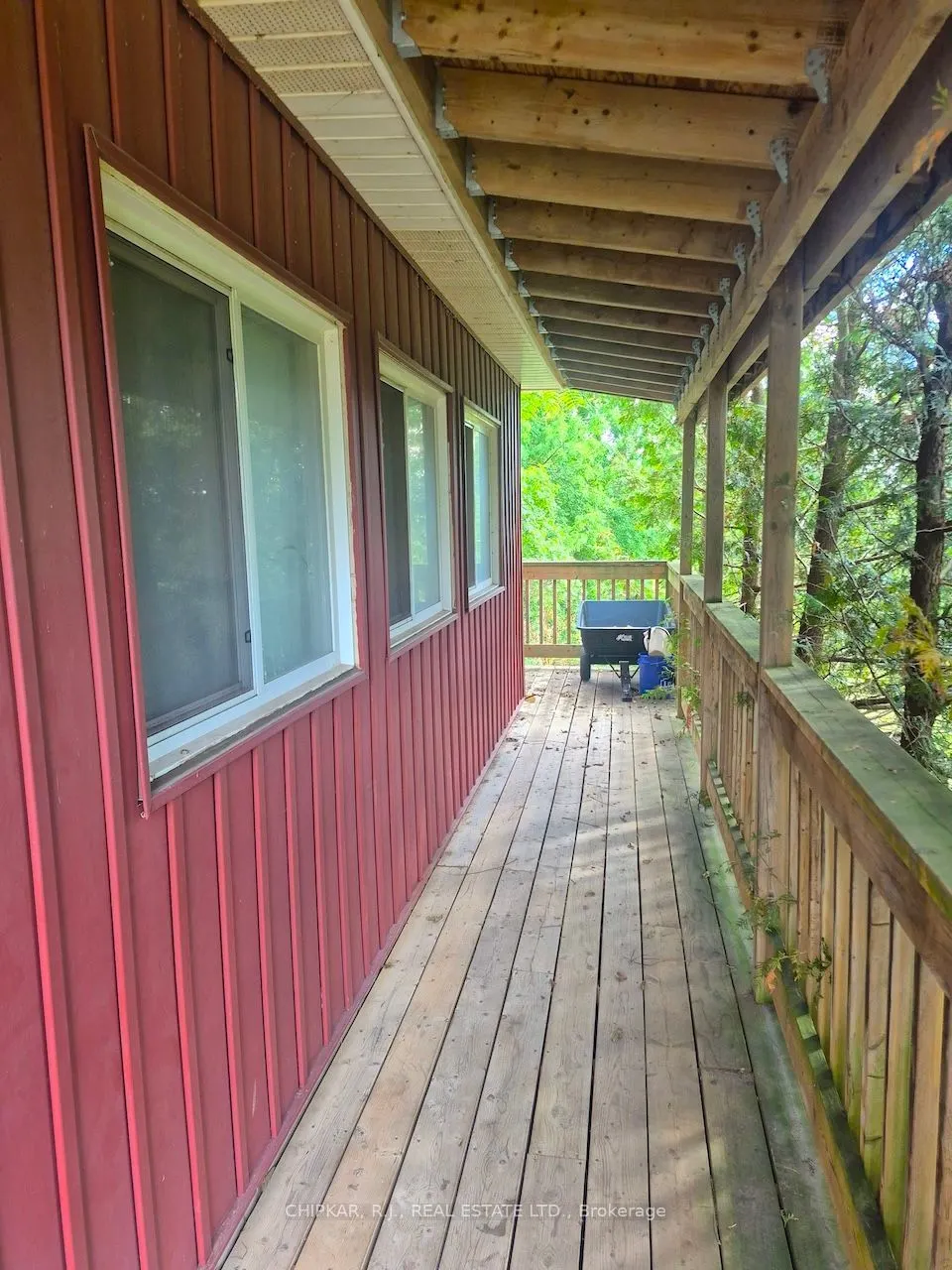 516 Governor's Road E