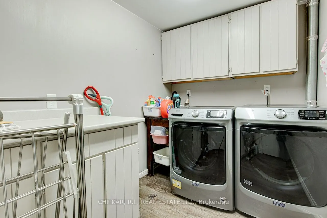 516 Governor's Road E