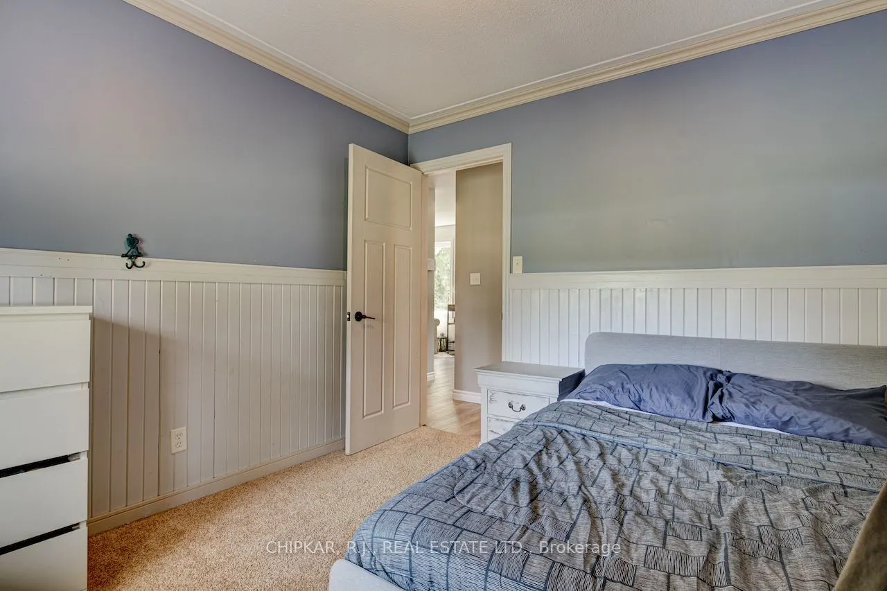 516 Governor's Road E