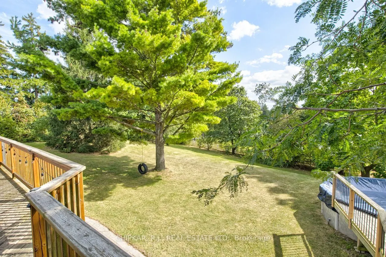 516 Governor's Road E