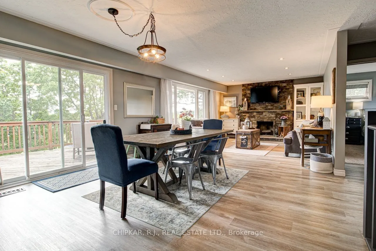 516 Governor's Road E