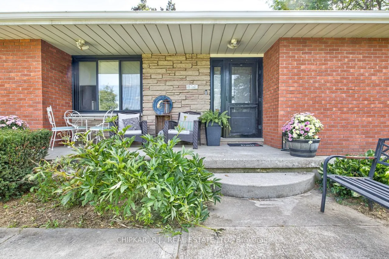 516 Governor's Road E