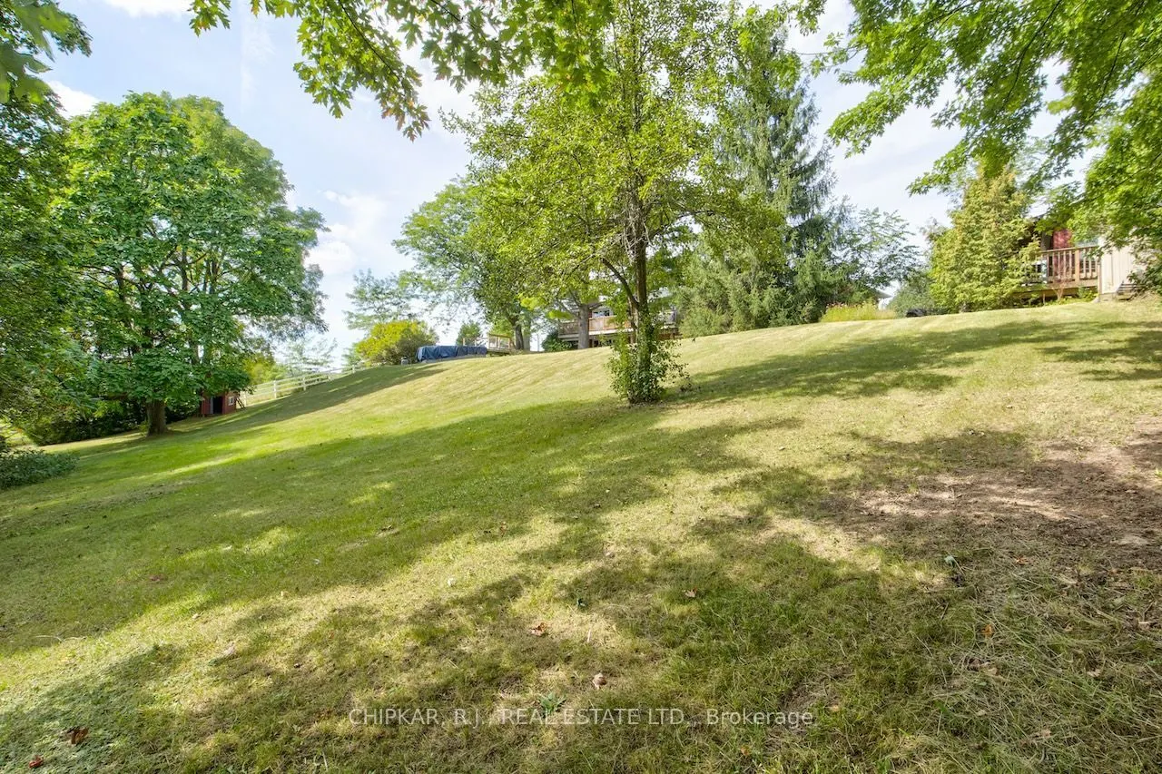 516 Governor's Road E
