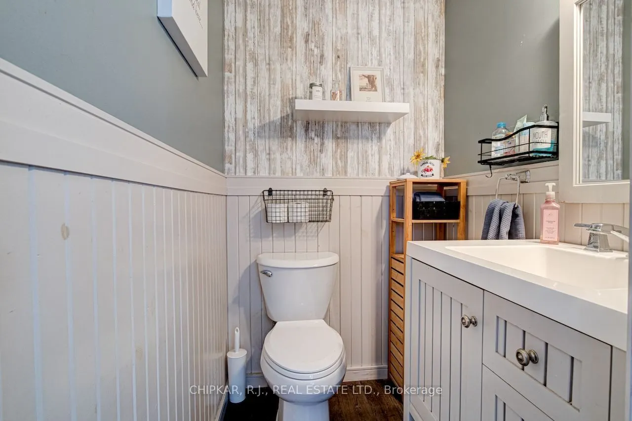 516 Governor's Road E