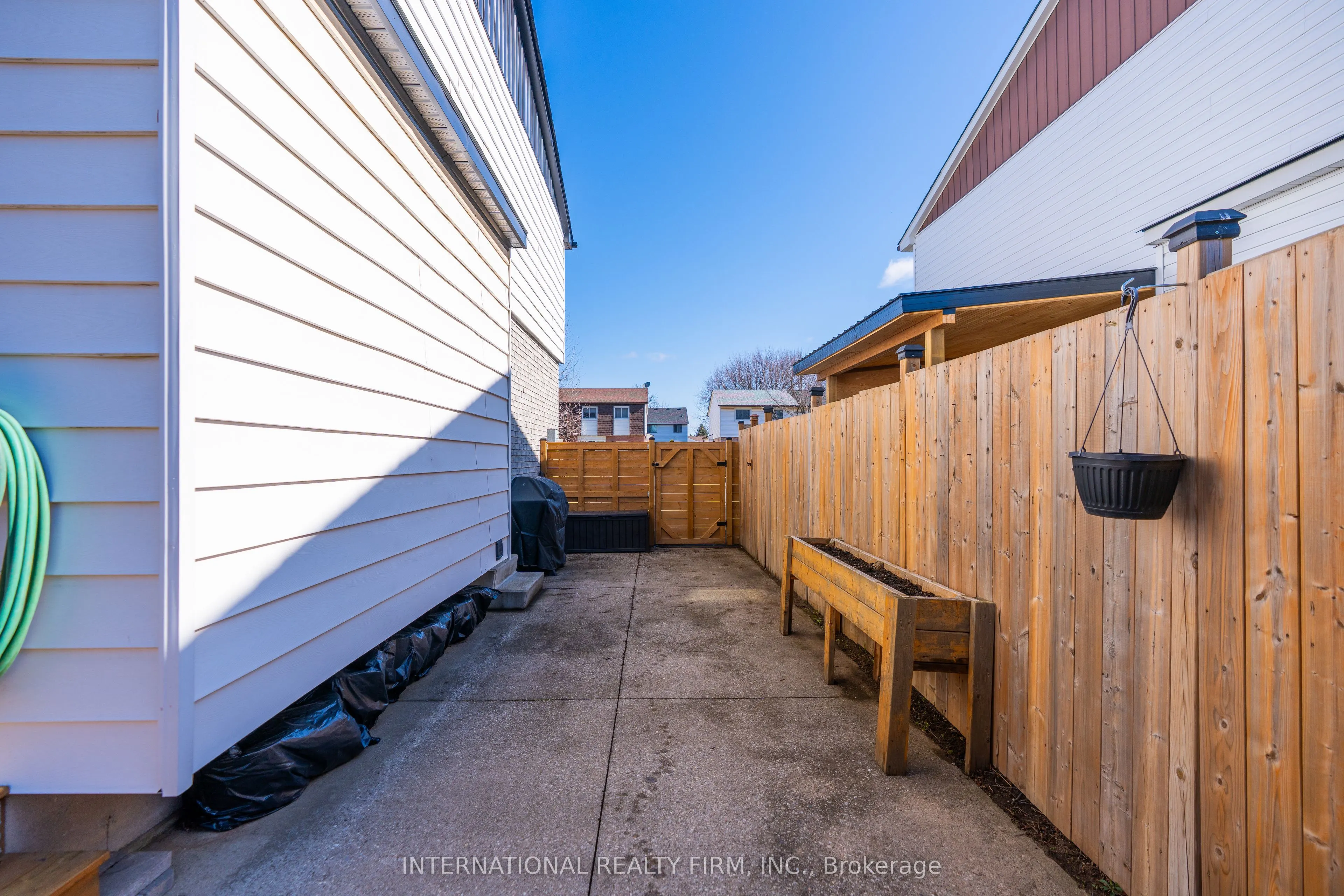 28 Debby Crescent