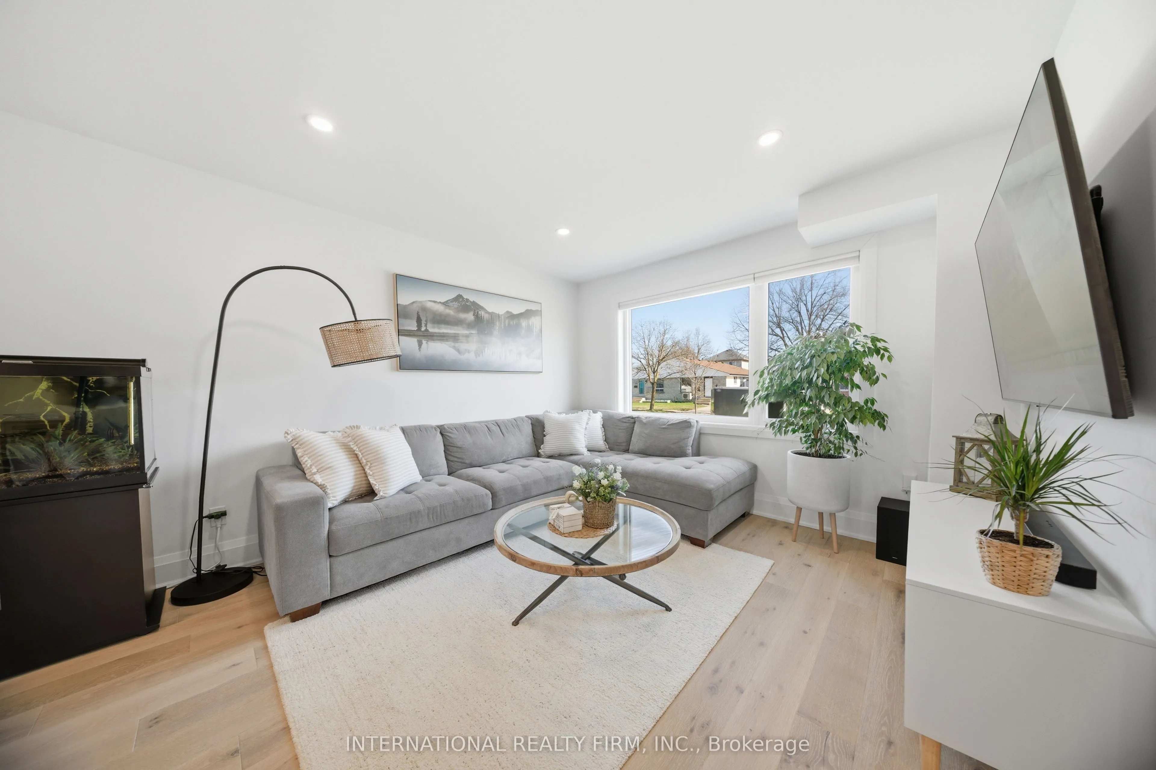 28 Debby Crescent