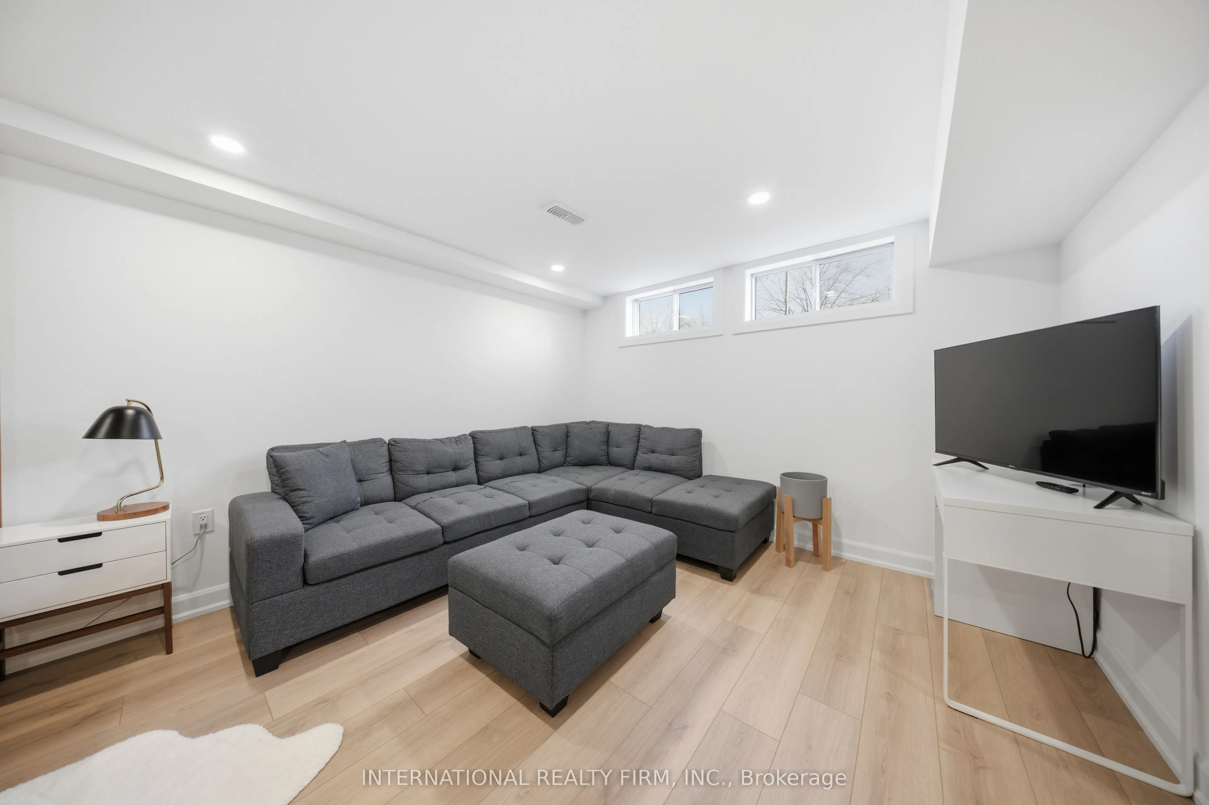 28 Debby Crescent