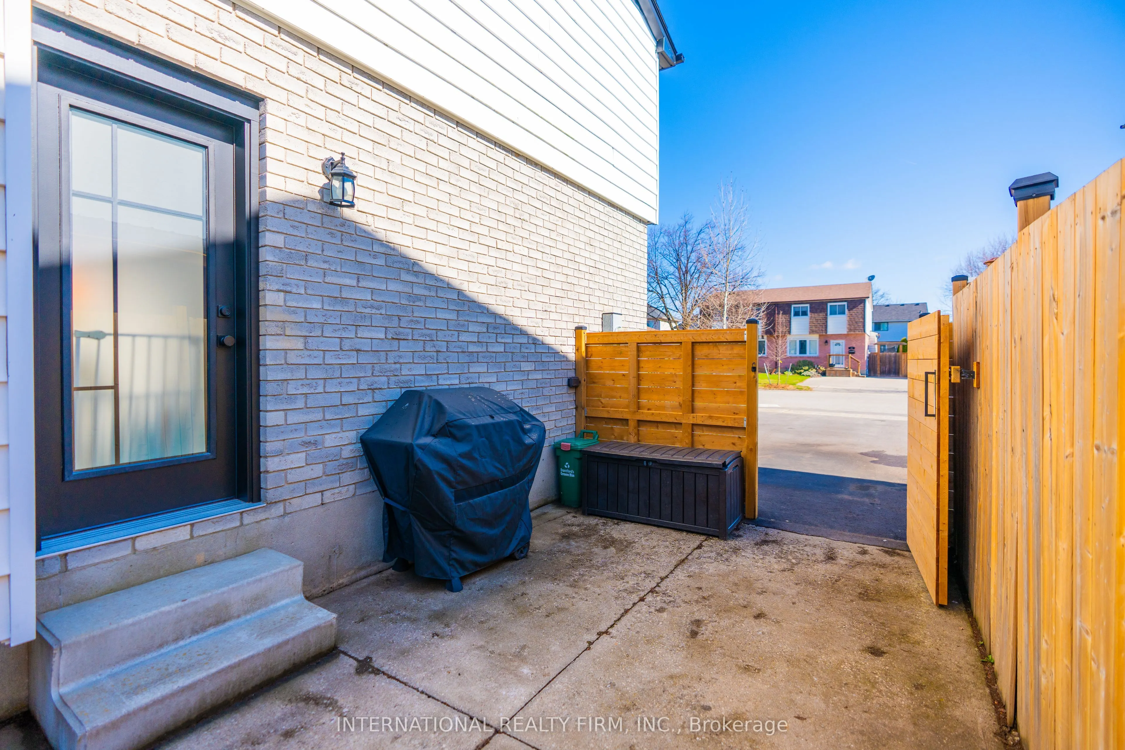 28 Debby Crescent