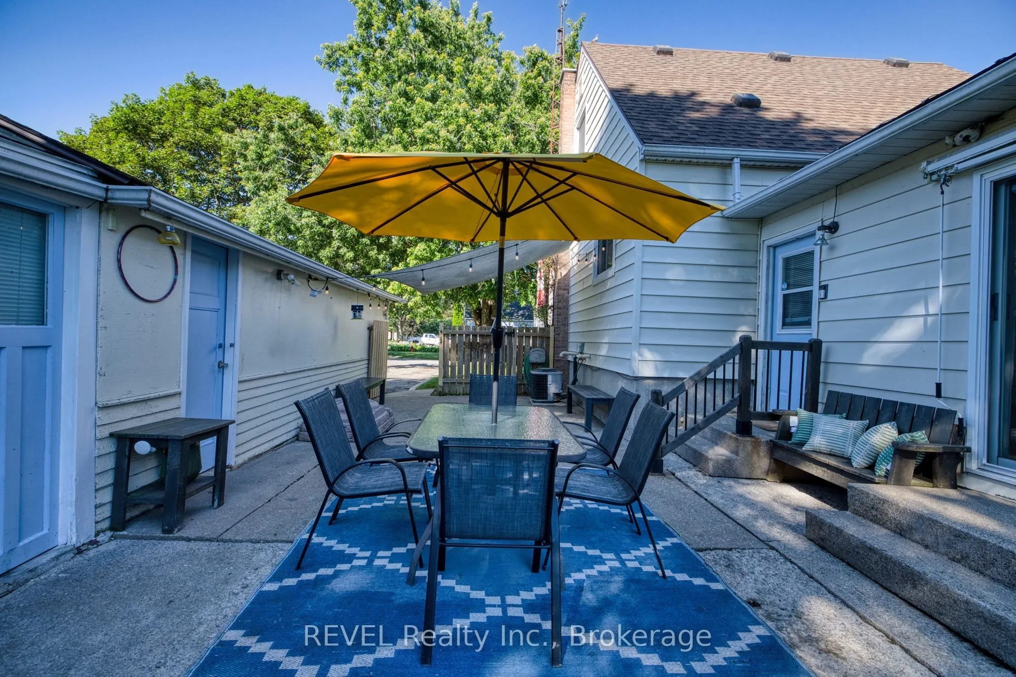 5608 Glamis Crescent