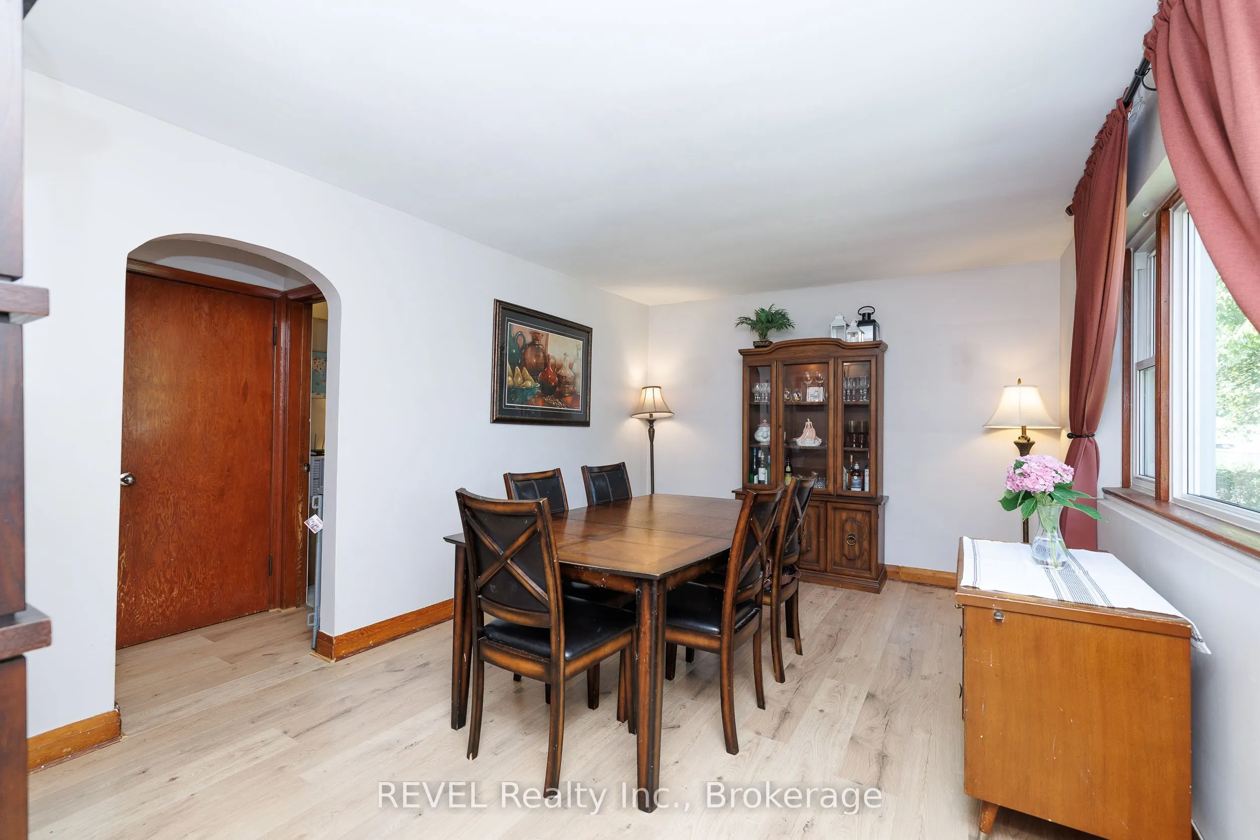 5608 Glamis Crescent
