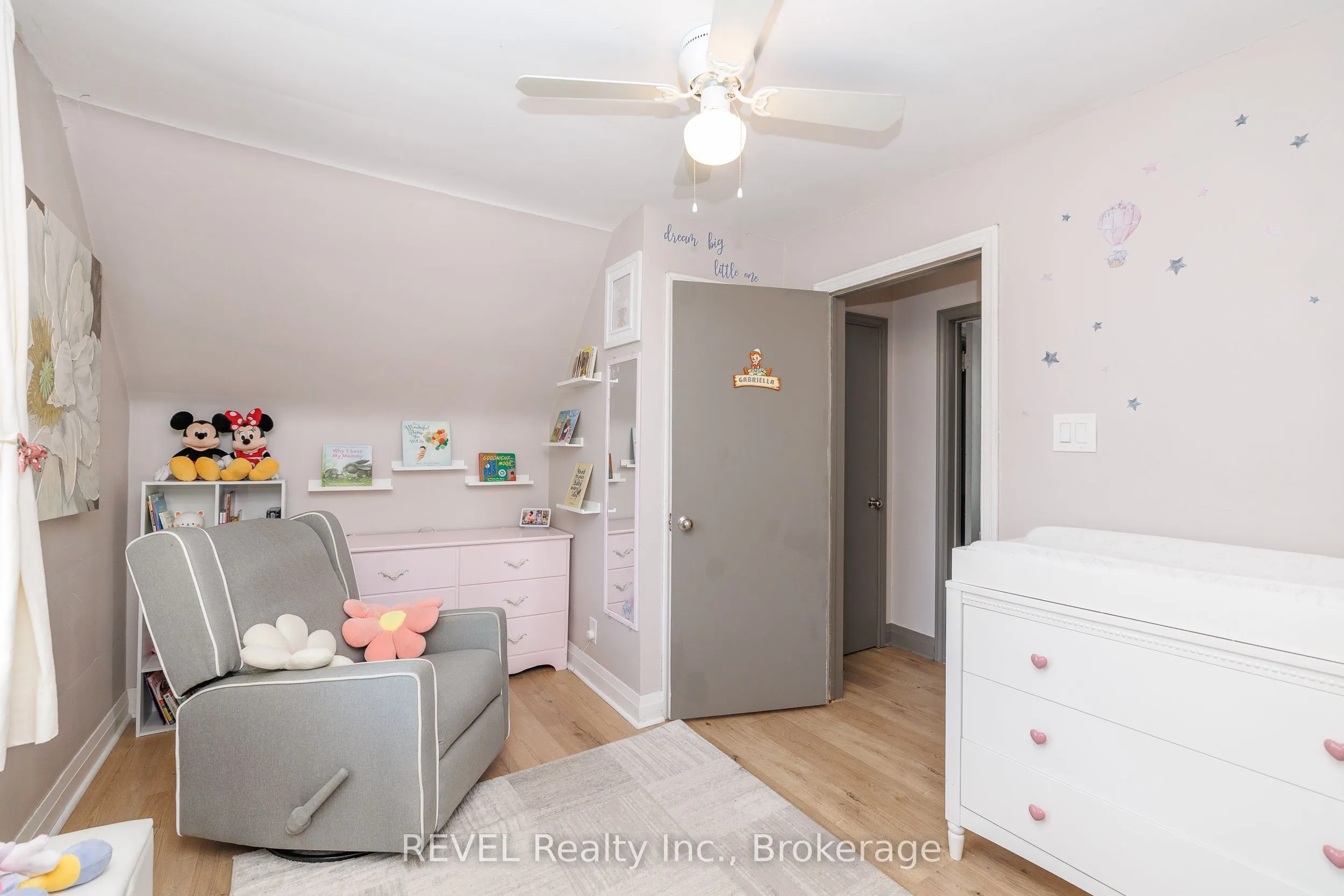 5608 Glamis Crescent