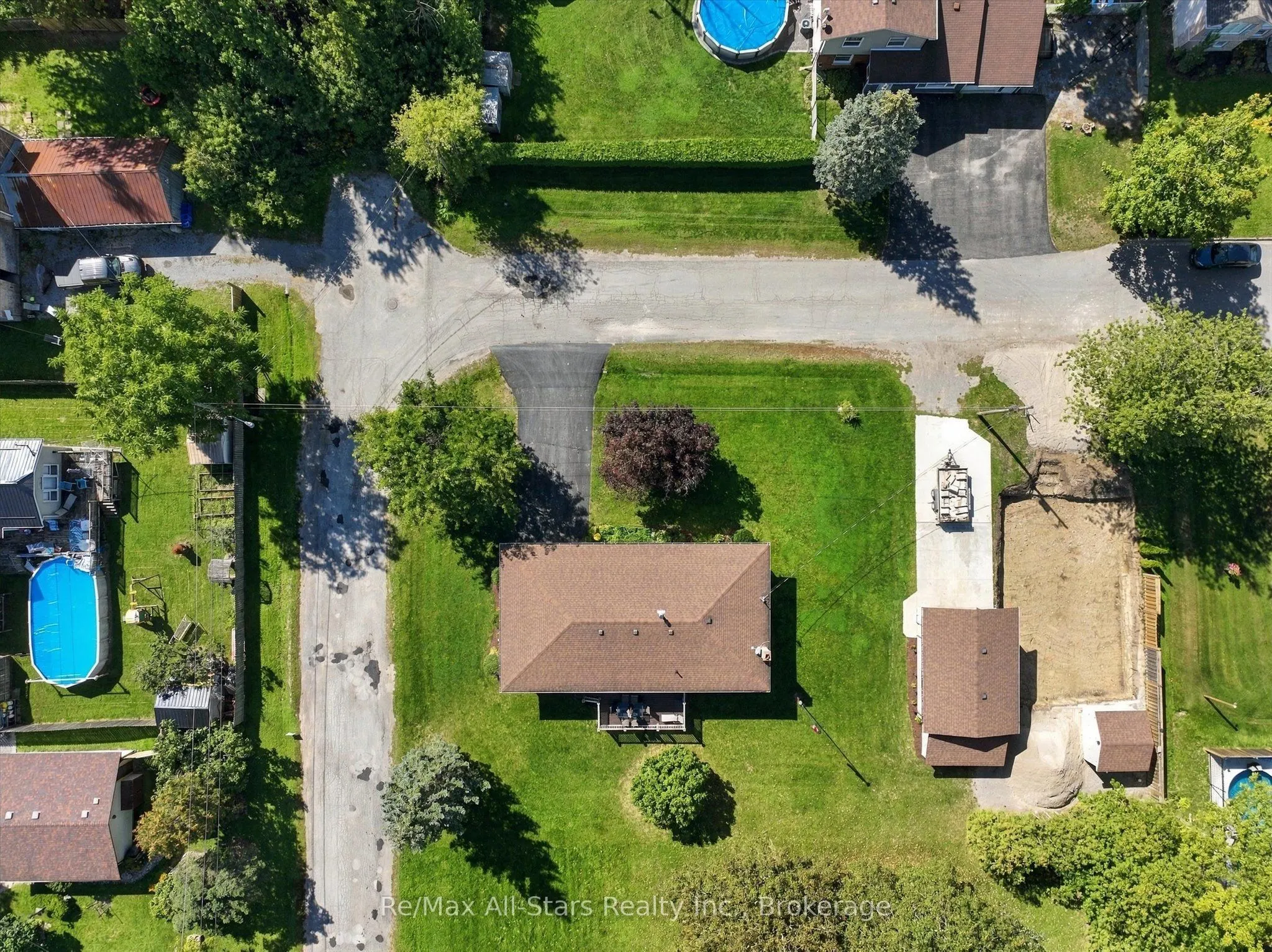 10 Emily Street N
