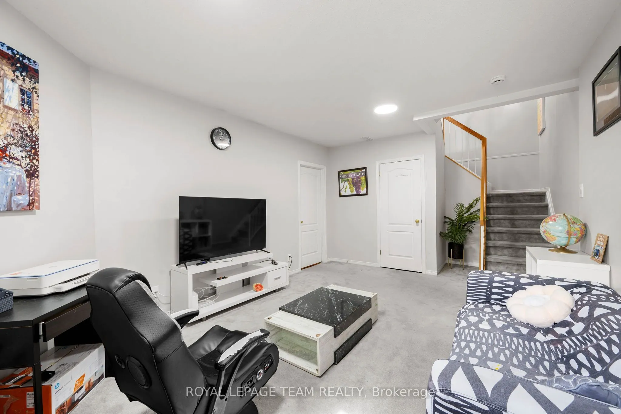 5953 Pineglade Crescent