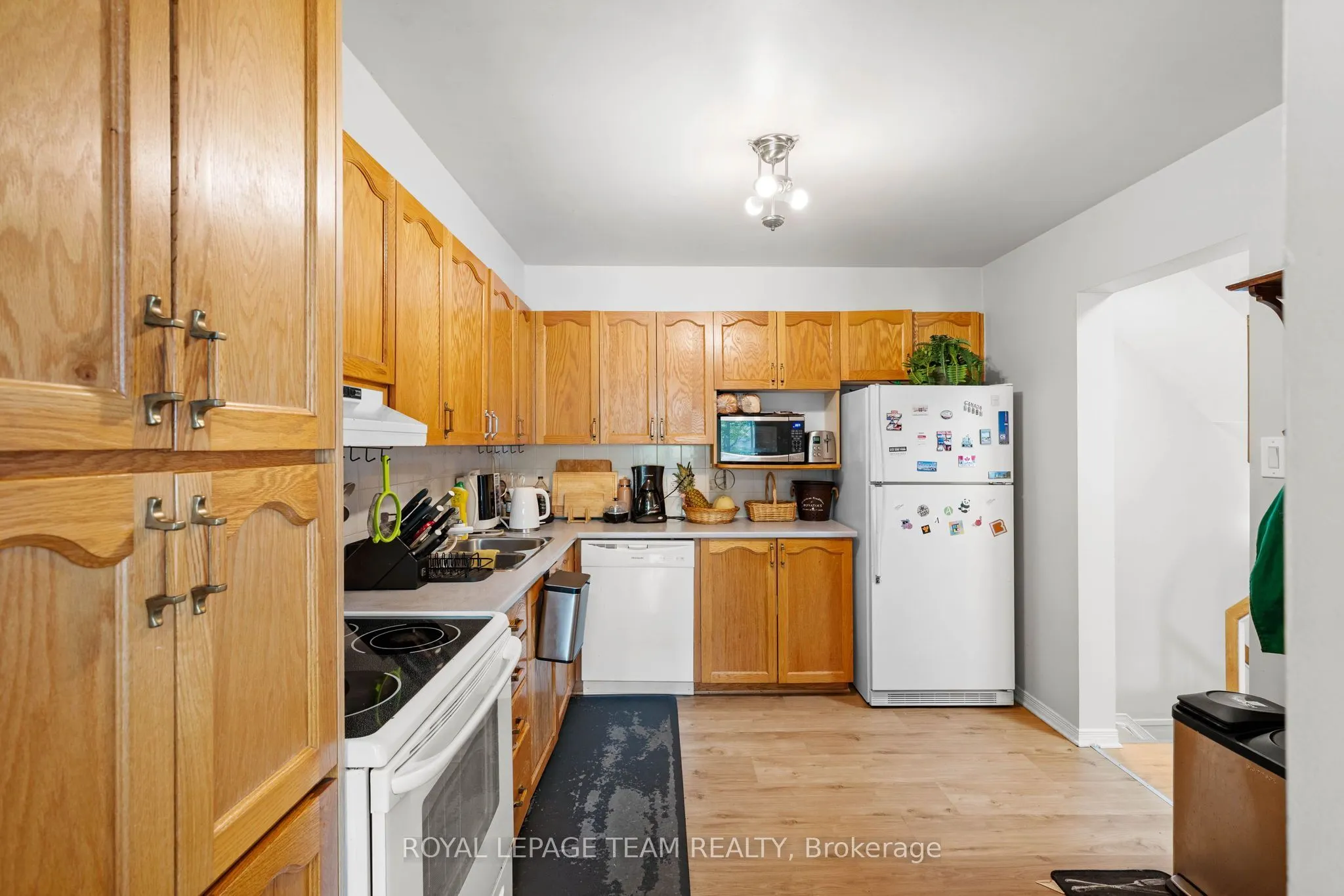 5953 Pineglade Crescent