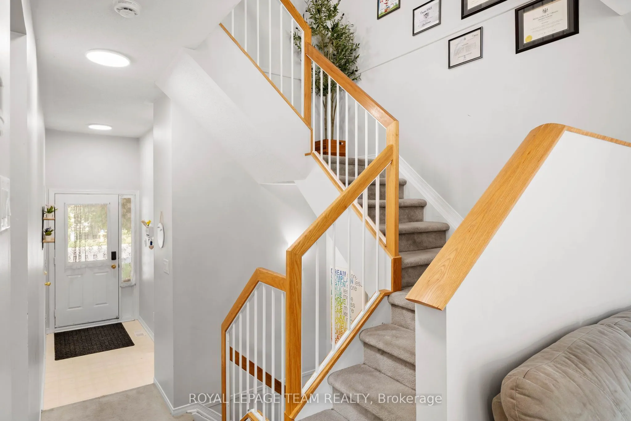 5953 Pineglade Crescent