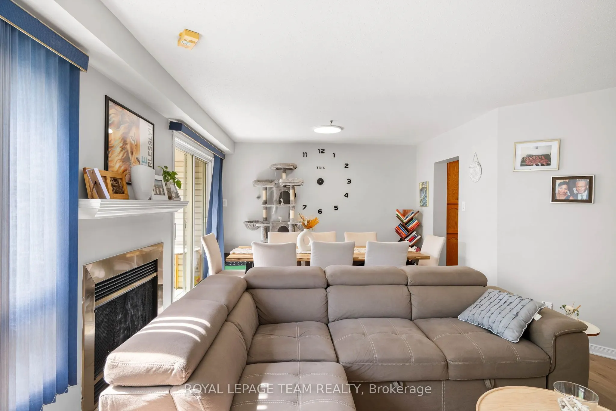 5953 Pineglade Crescent