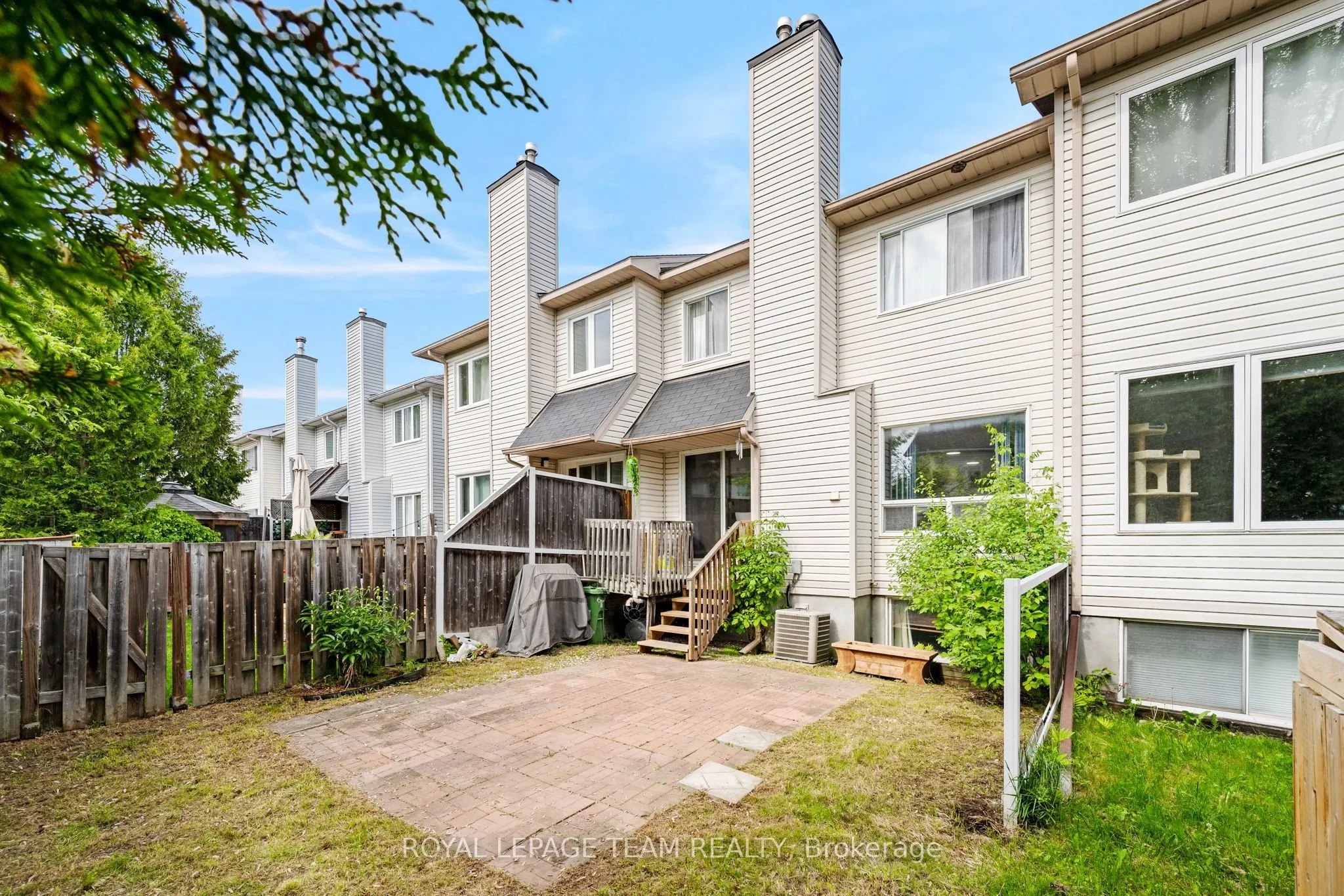 5953 Pineglade Crescent