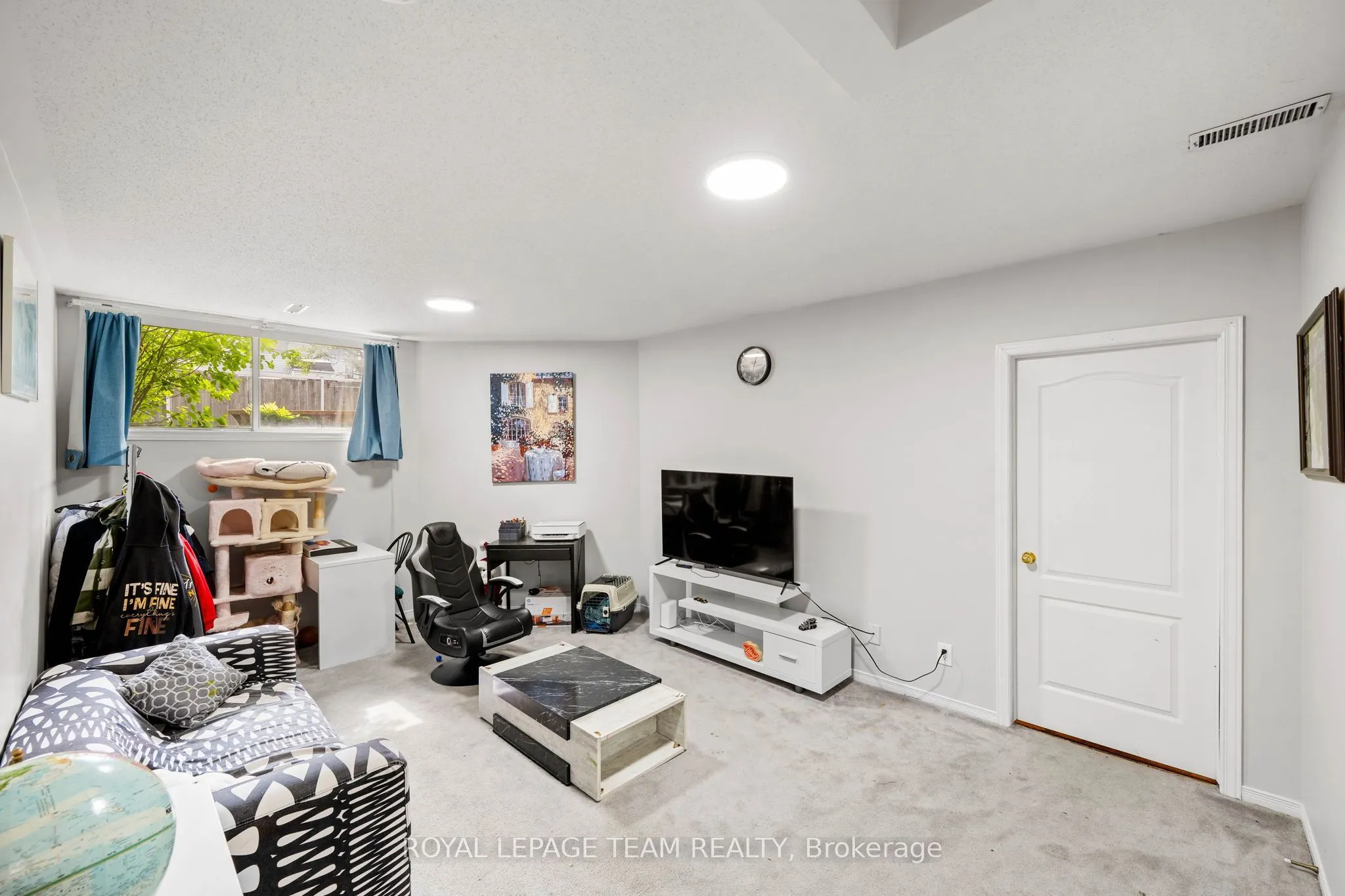 5953 Pineglade Crescent