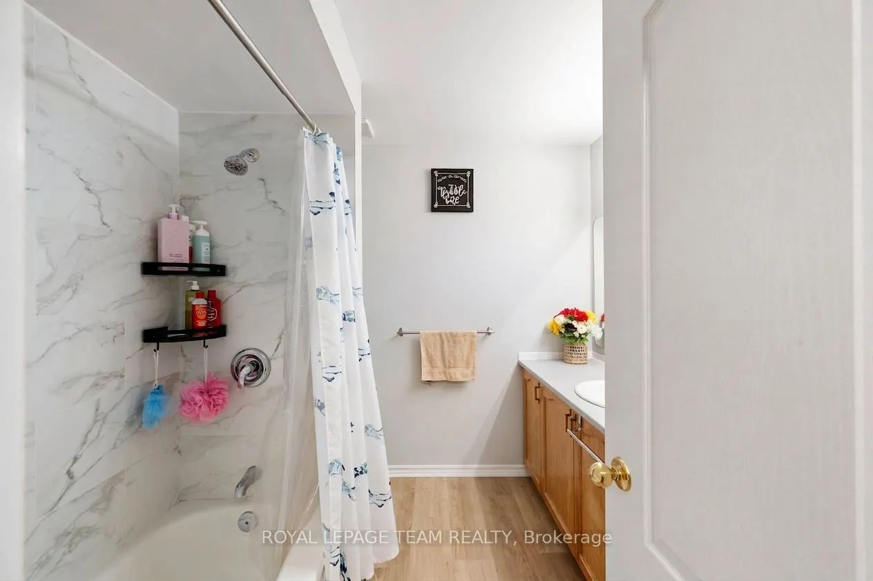 5953 Pineglade Crescent