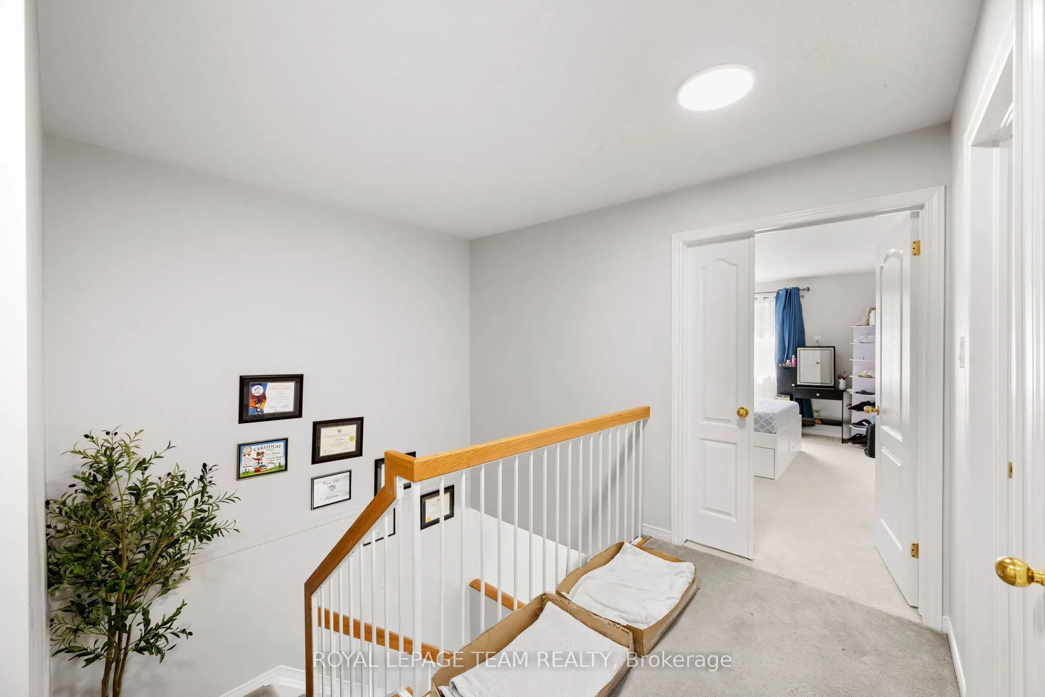 5953 Pineglade Crescent