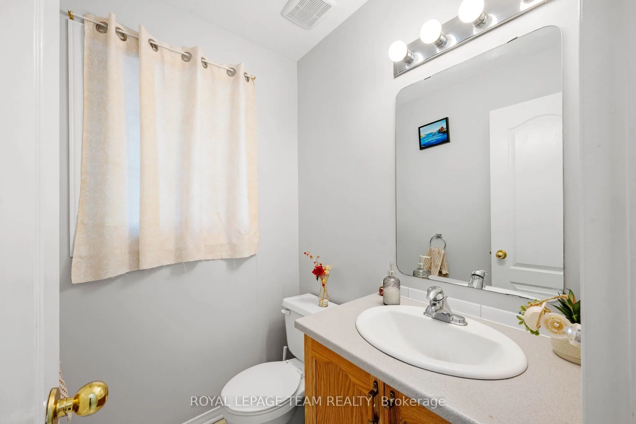 5953 Pineglade Crescent