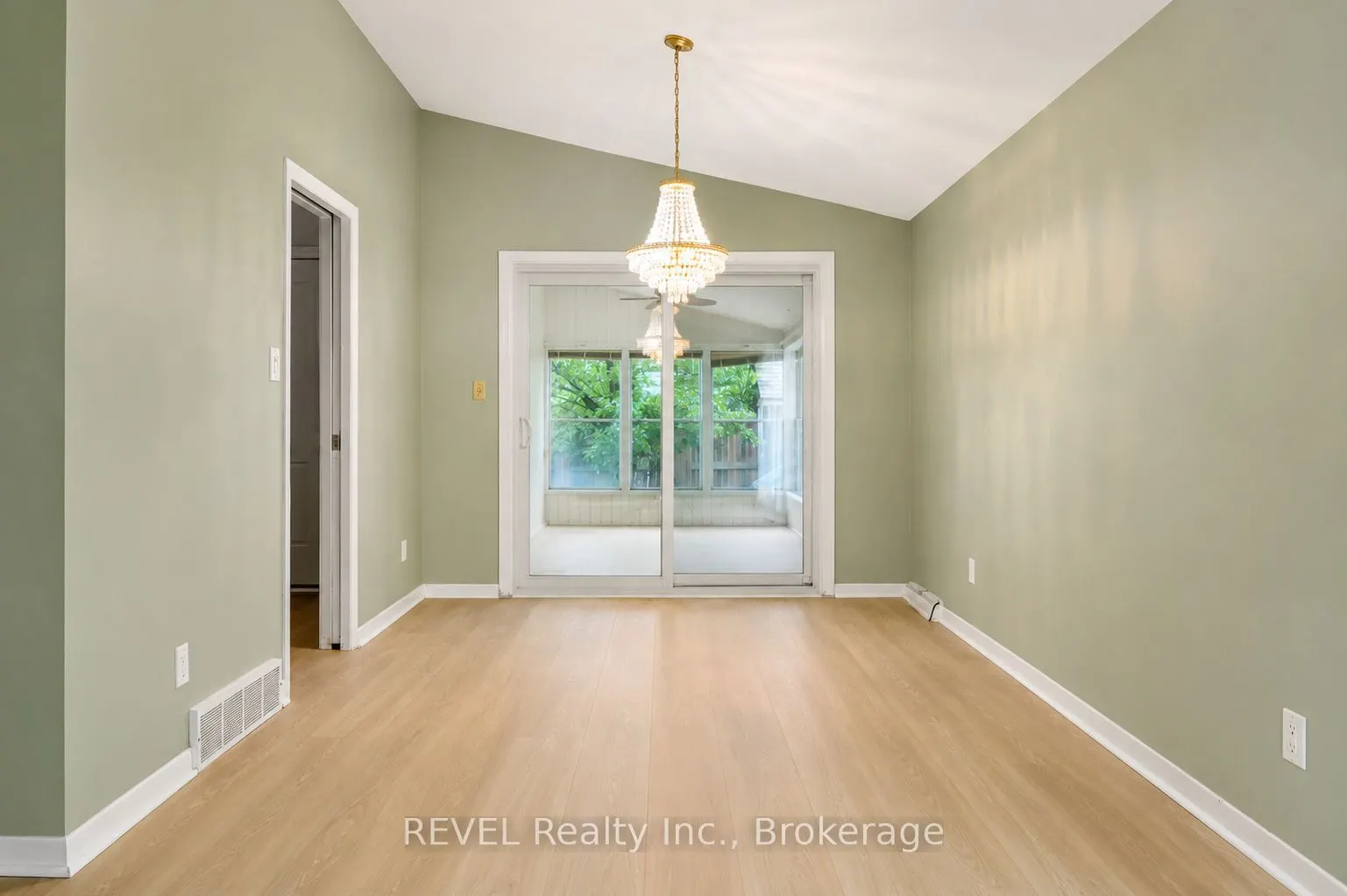 7285 Rolling Acres Crescent