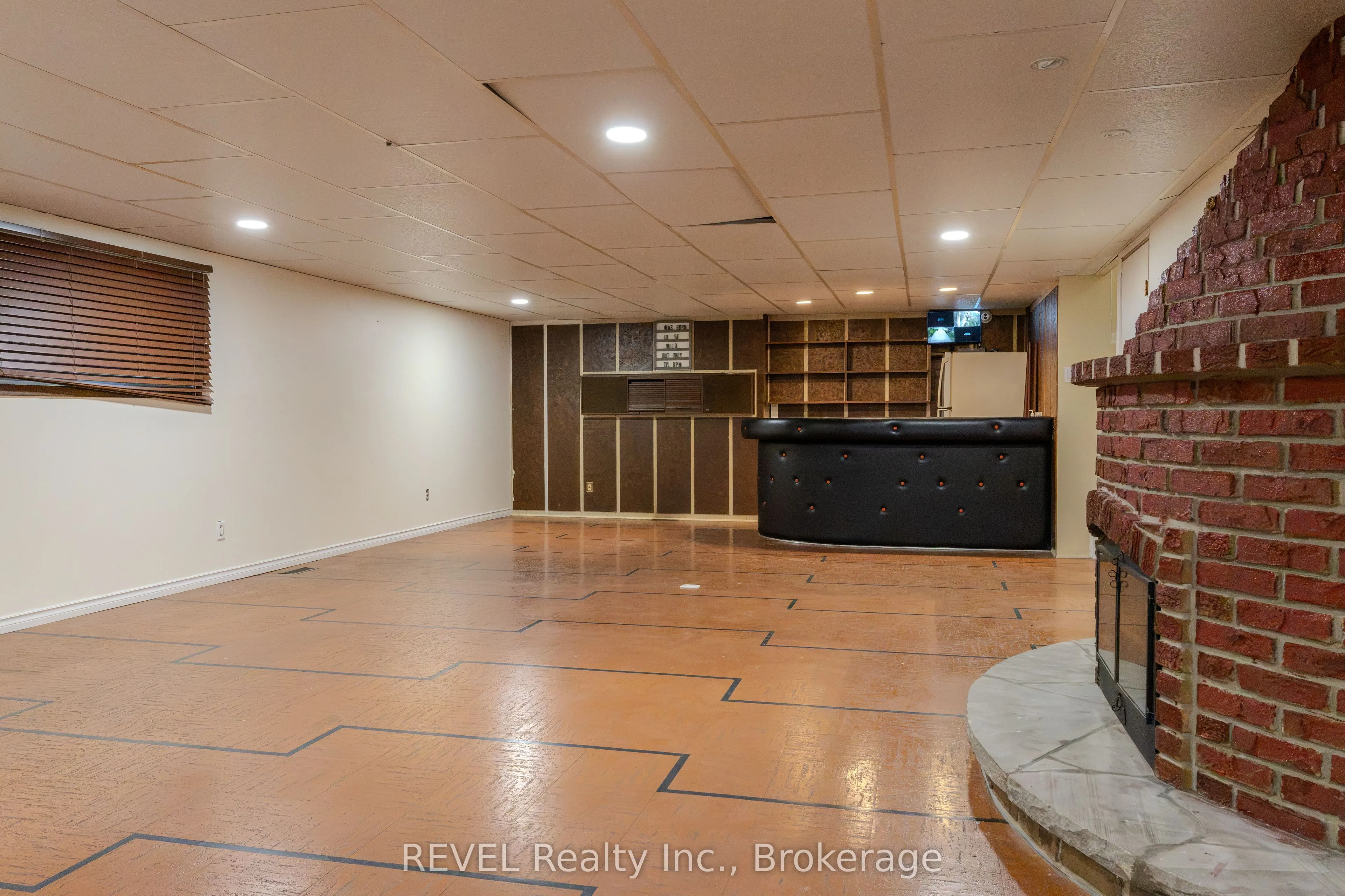 7285 Rolling Acres Crescent