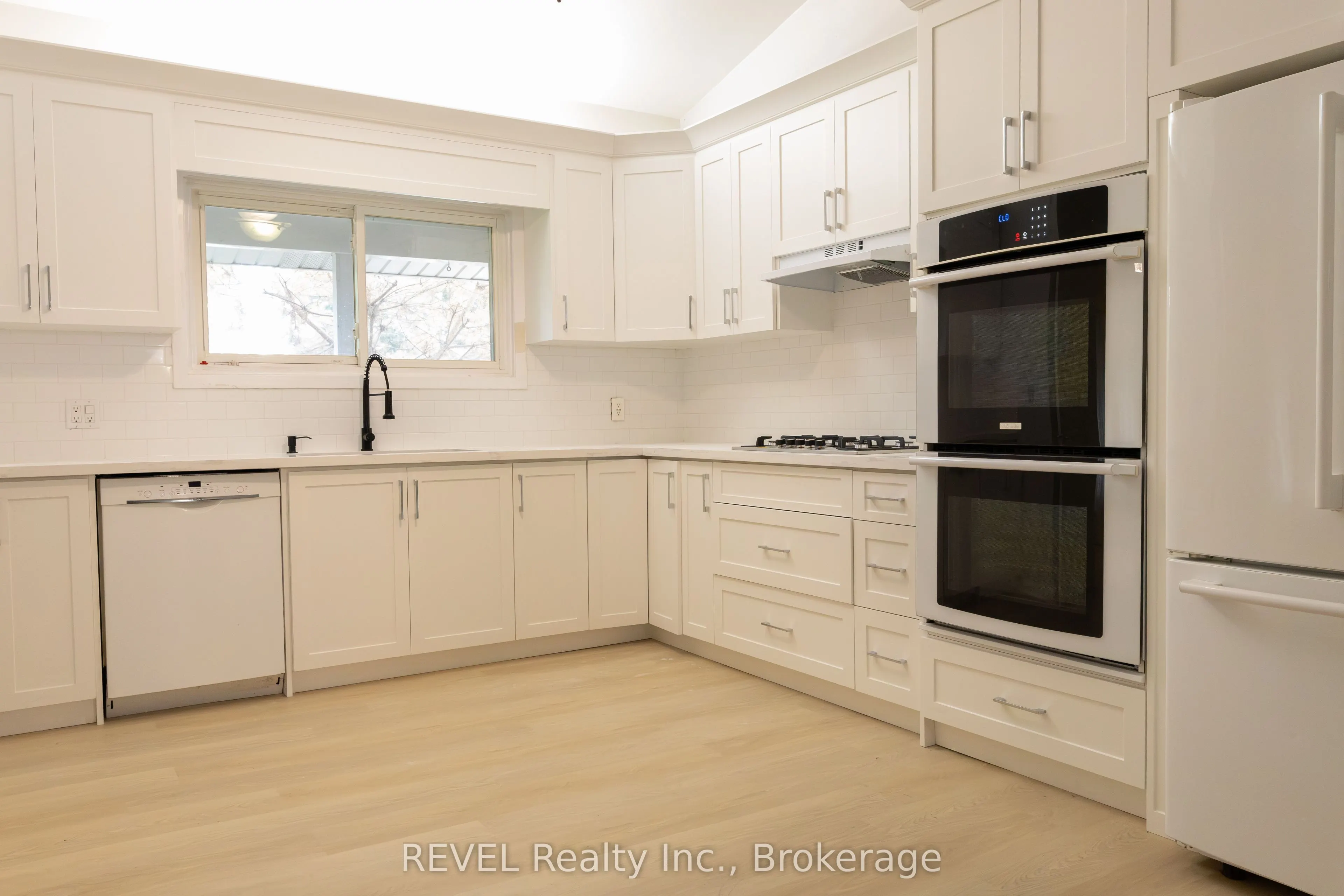 7285 Rolling Acres Crescent