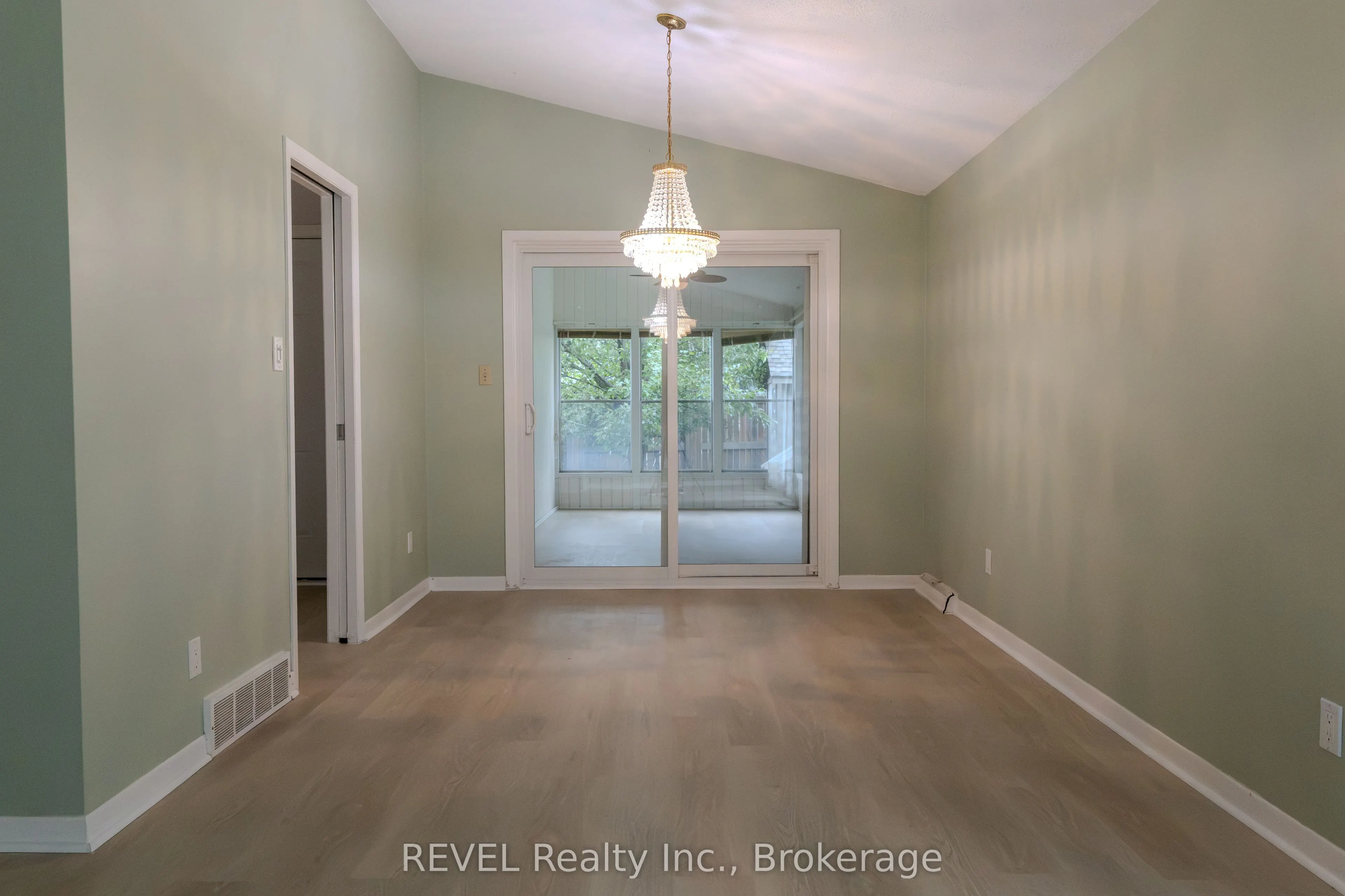 7285 Rolling Acres Crescent