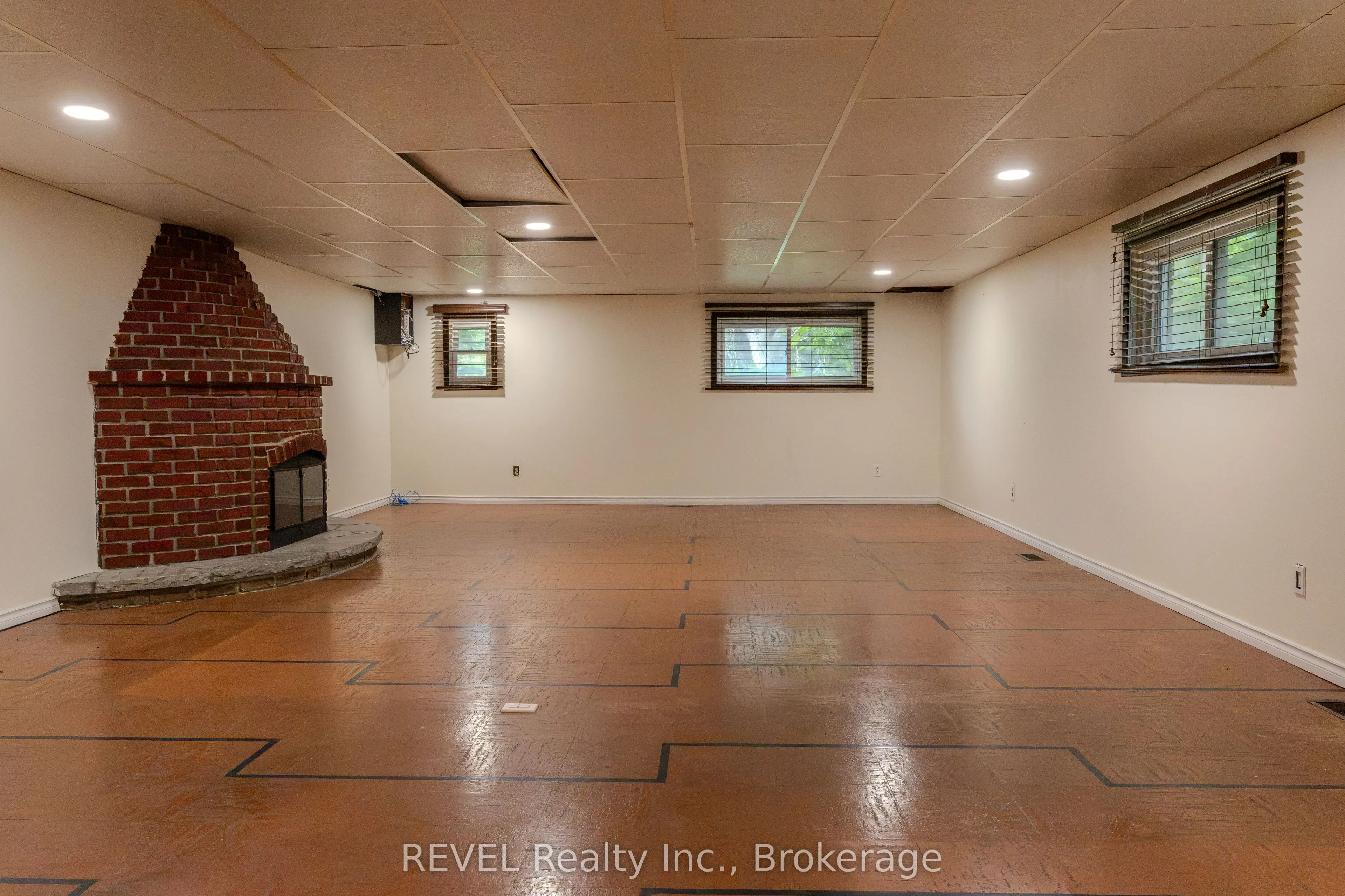 7285 Rolling Acres Crescent