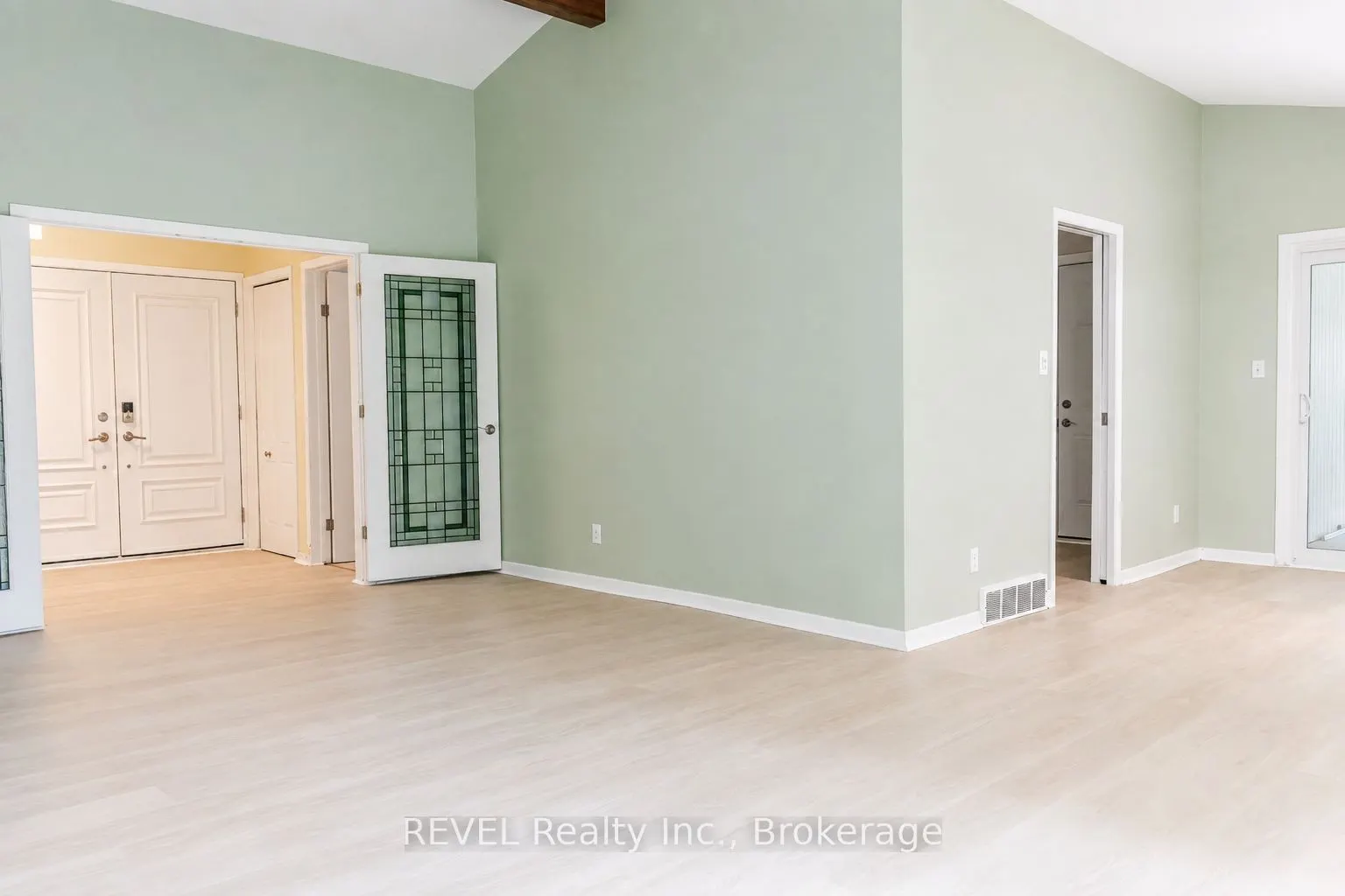 7285 Rolling Acres Crescent