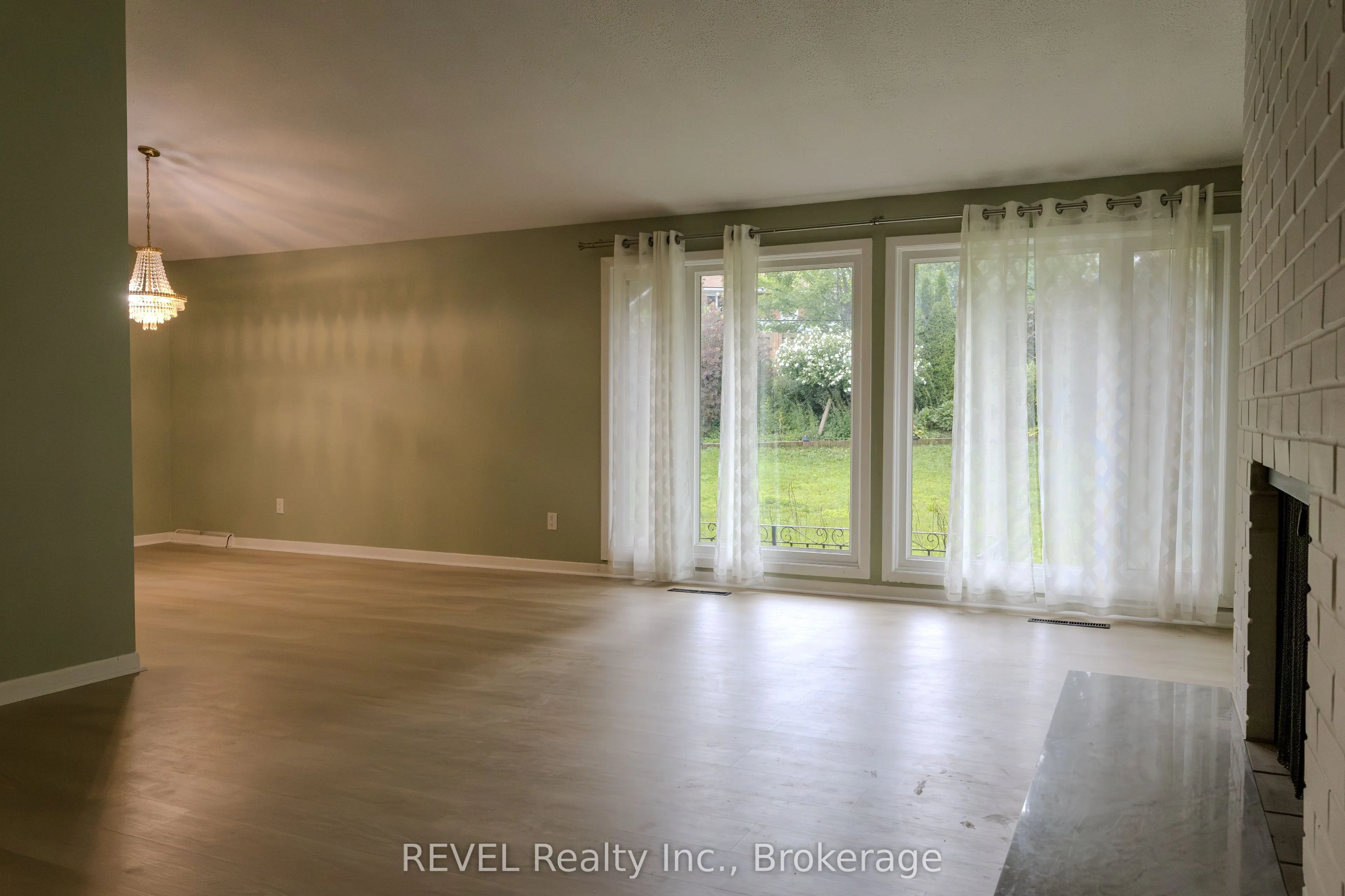7285 Rolling Acres Crescent